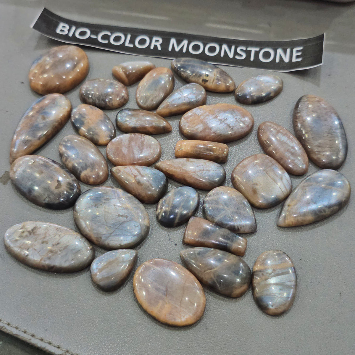 250g Natural BI-Color Moonstone Gemstones | 40–50 Pcs Approx. | 17–44mm - The LabradoriteKing