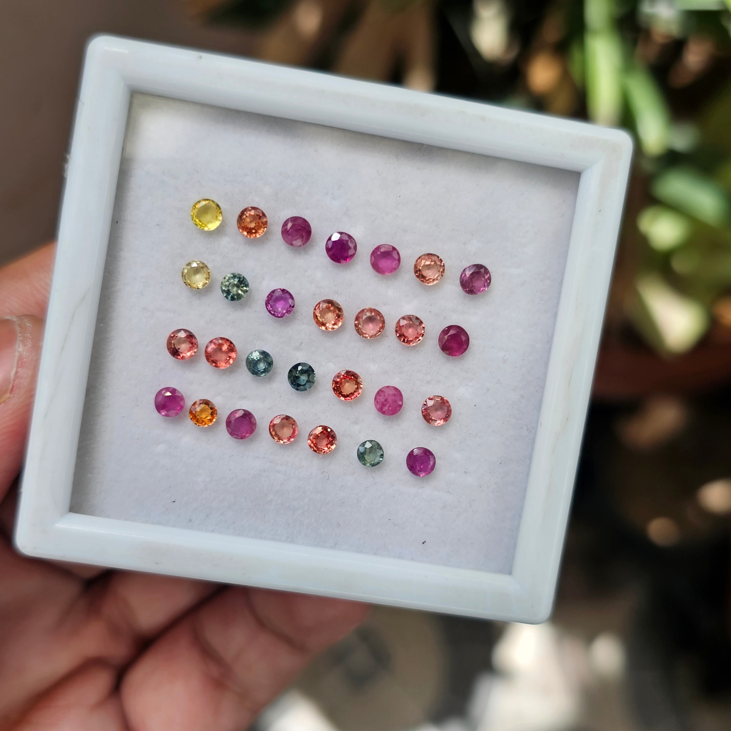 28 Pieces Natural Multi Sapphire Faceted Gemstones Round Shape Size: 3mm to 4mm - The LabradoriteKing