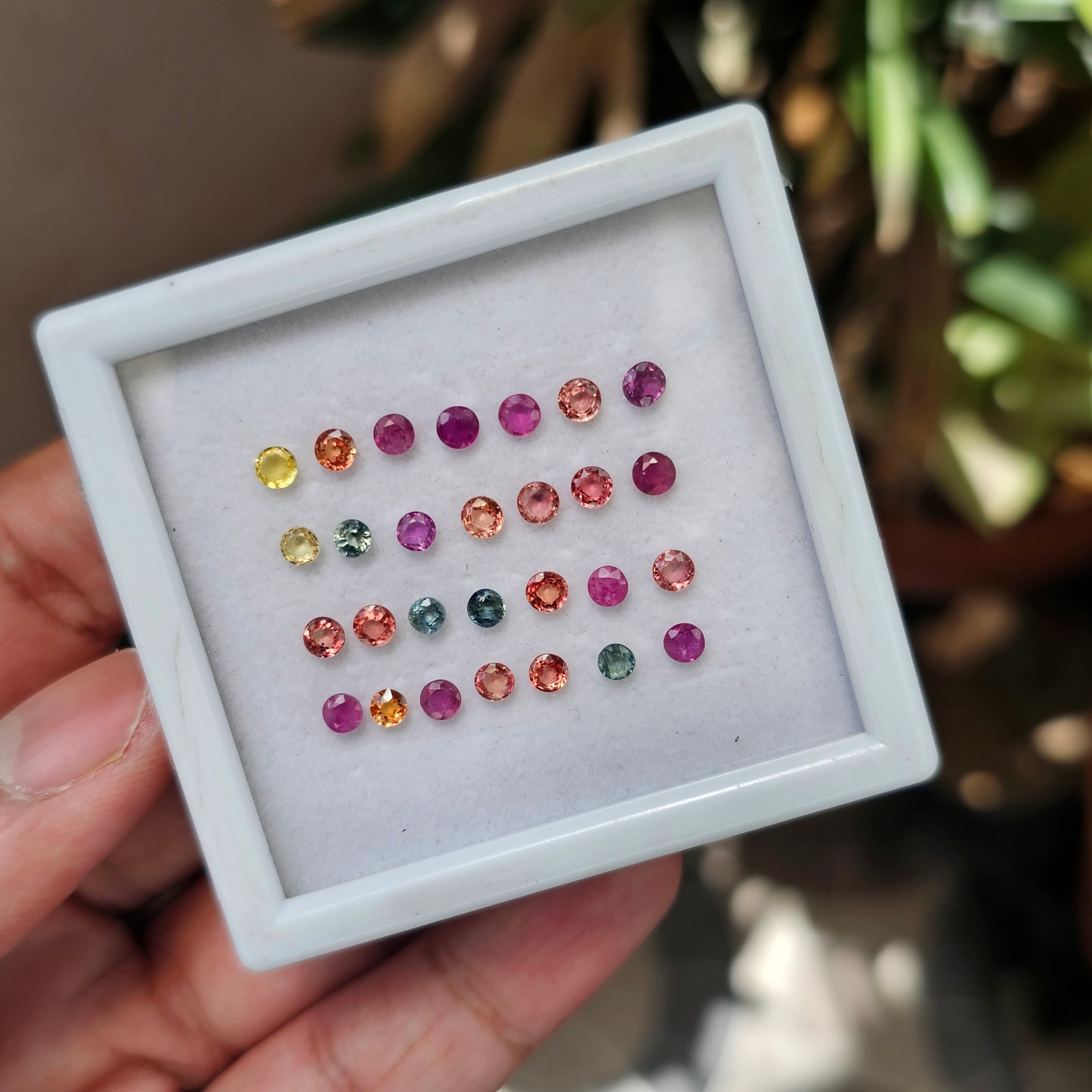 28 Pieces Natural Multi Sapphire Faceted Gemstones Round Shape Size: 3mm to 4mm - The LabradoriteKing