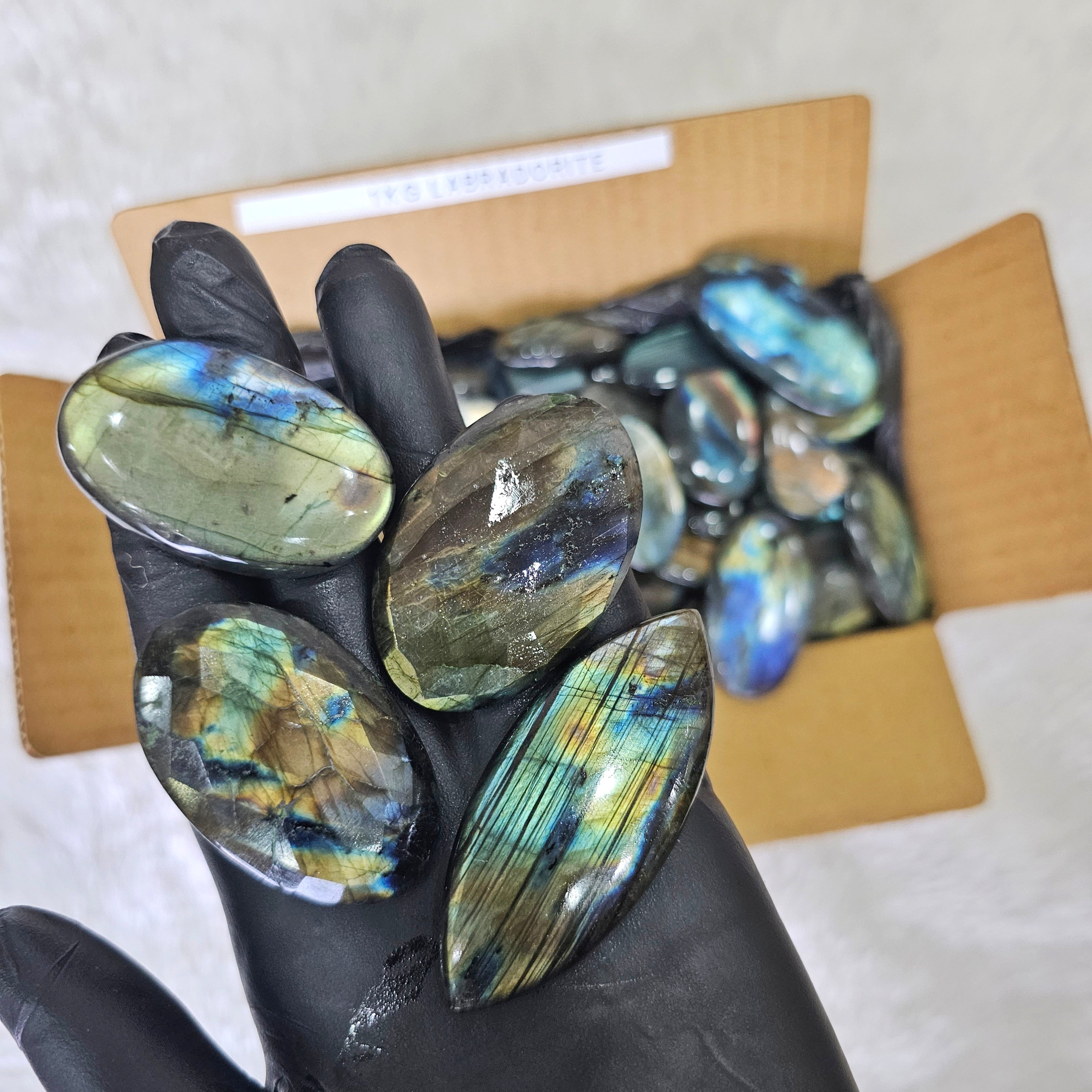 Wholesaleđ„ Labradorite Cabochons Slabs | Flashy High quality slabs 1-4"Inches | 80-100 pcs - The LabradoriteKing