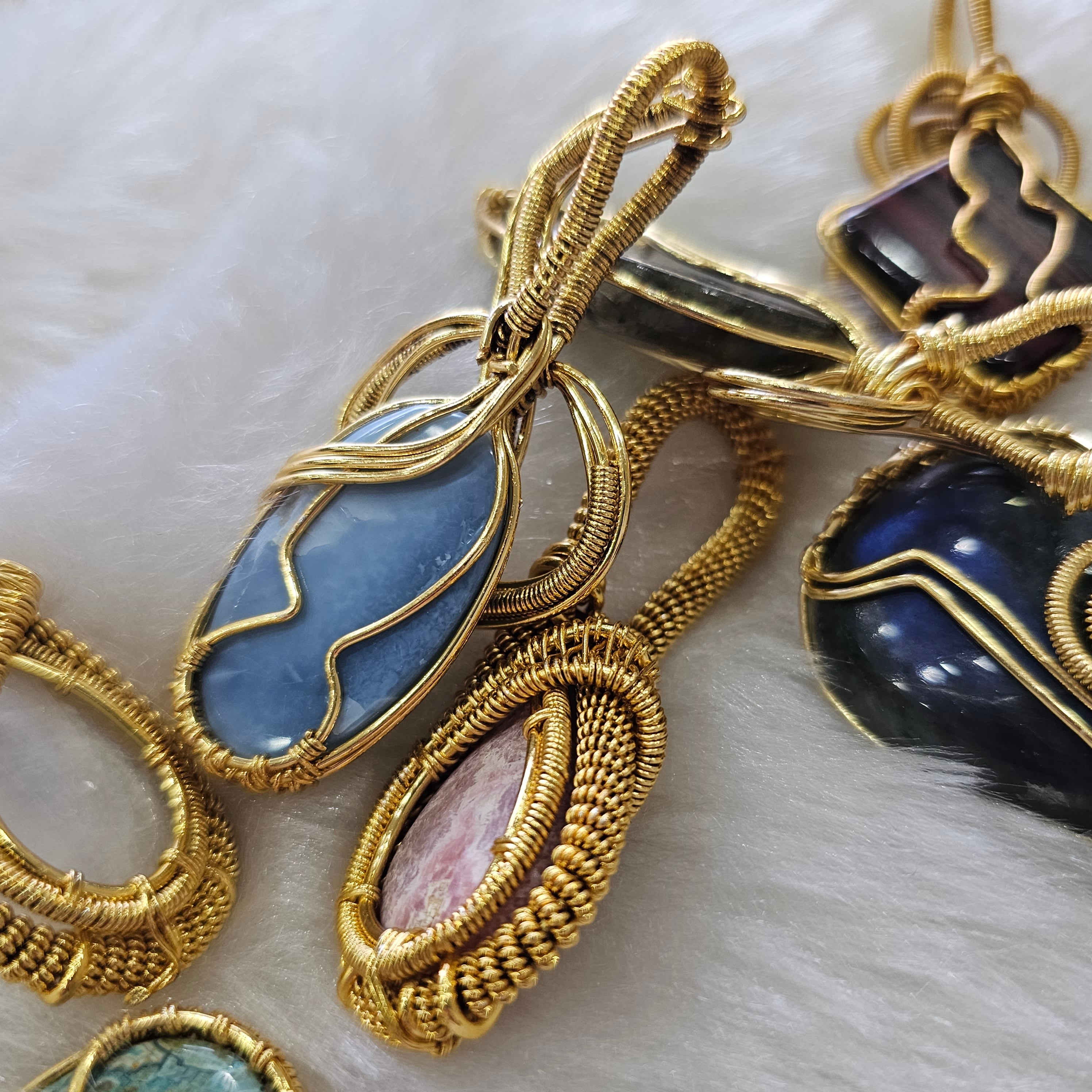 20 Pcs of Gold Plated Wire wrapped Pendant | 3 Inches - The LabradoriteKing