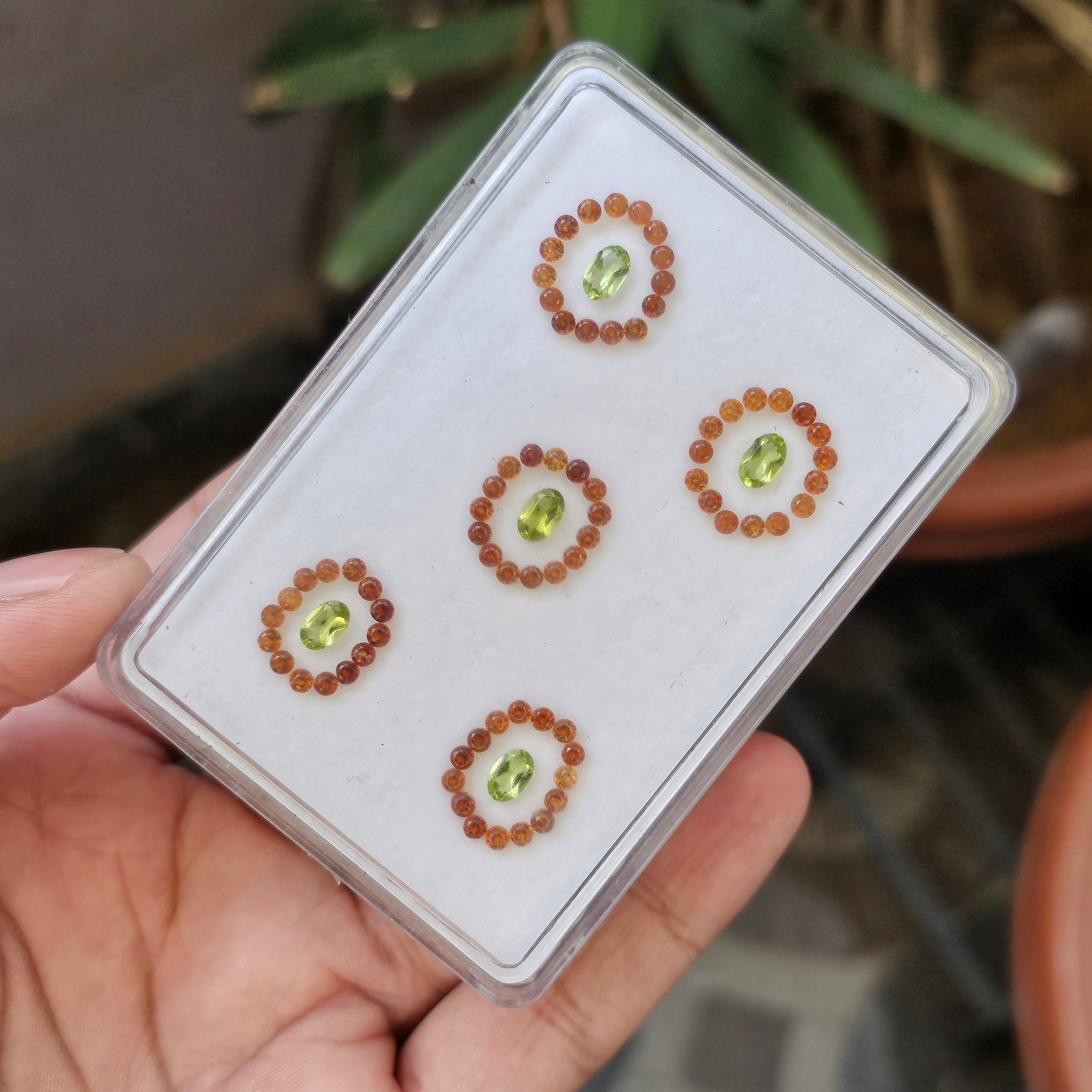 79 Pcs Natural Peridot & Garnet Faceted Gemston Shape: Oval & Round| Size: 2-6mm - The LabradoriteKing