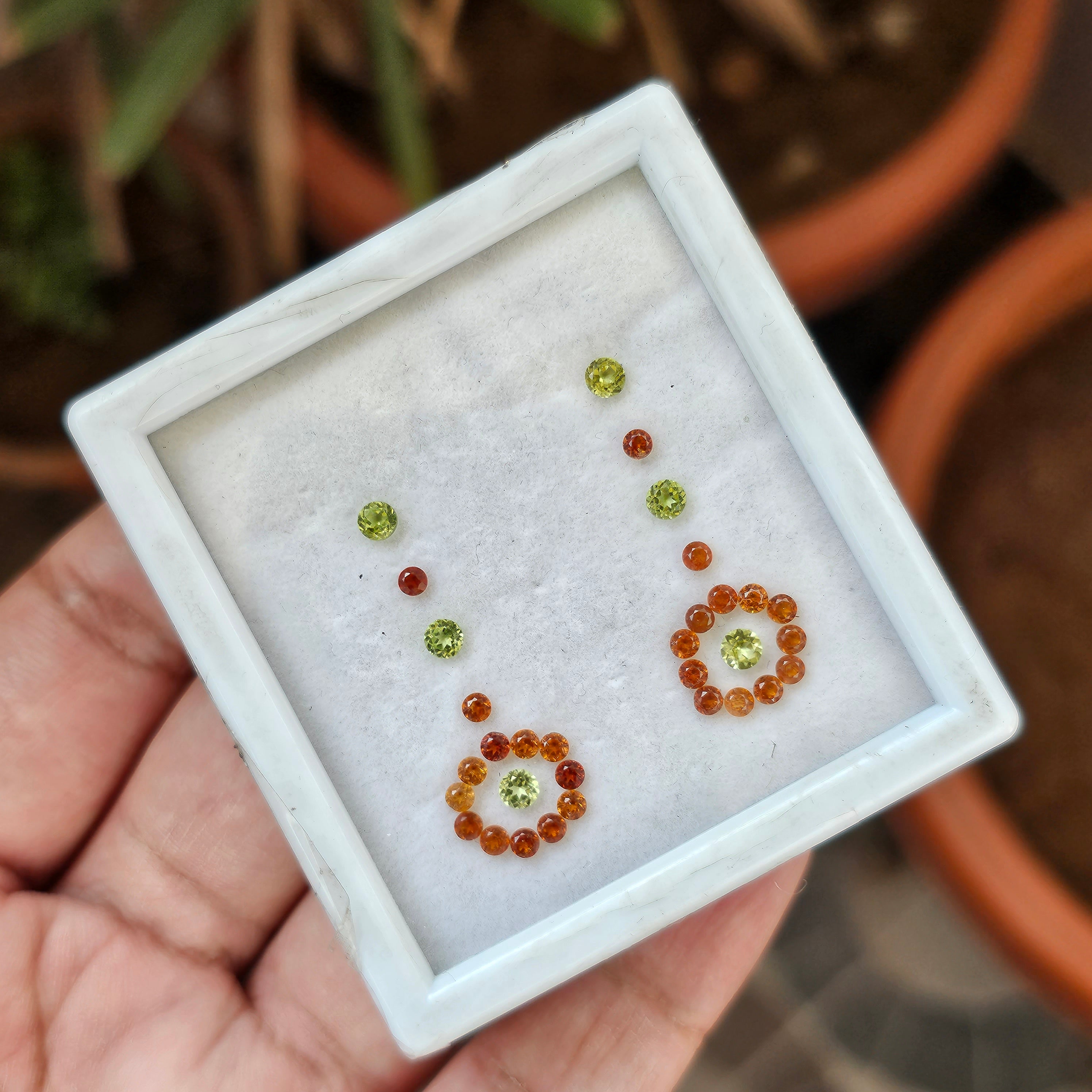 32 Natural Peridot & Garnet : Round Shape | Size:2.5-3.5mm - The LabradoriteKing