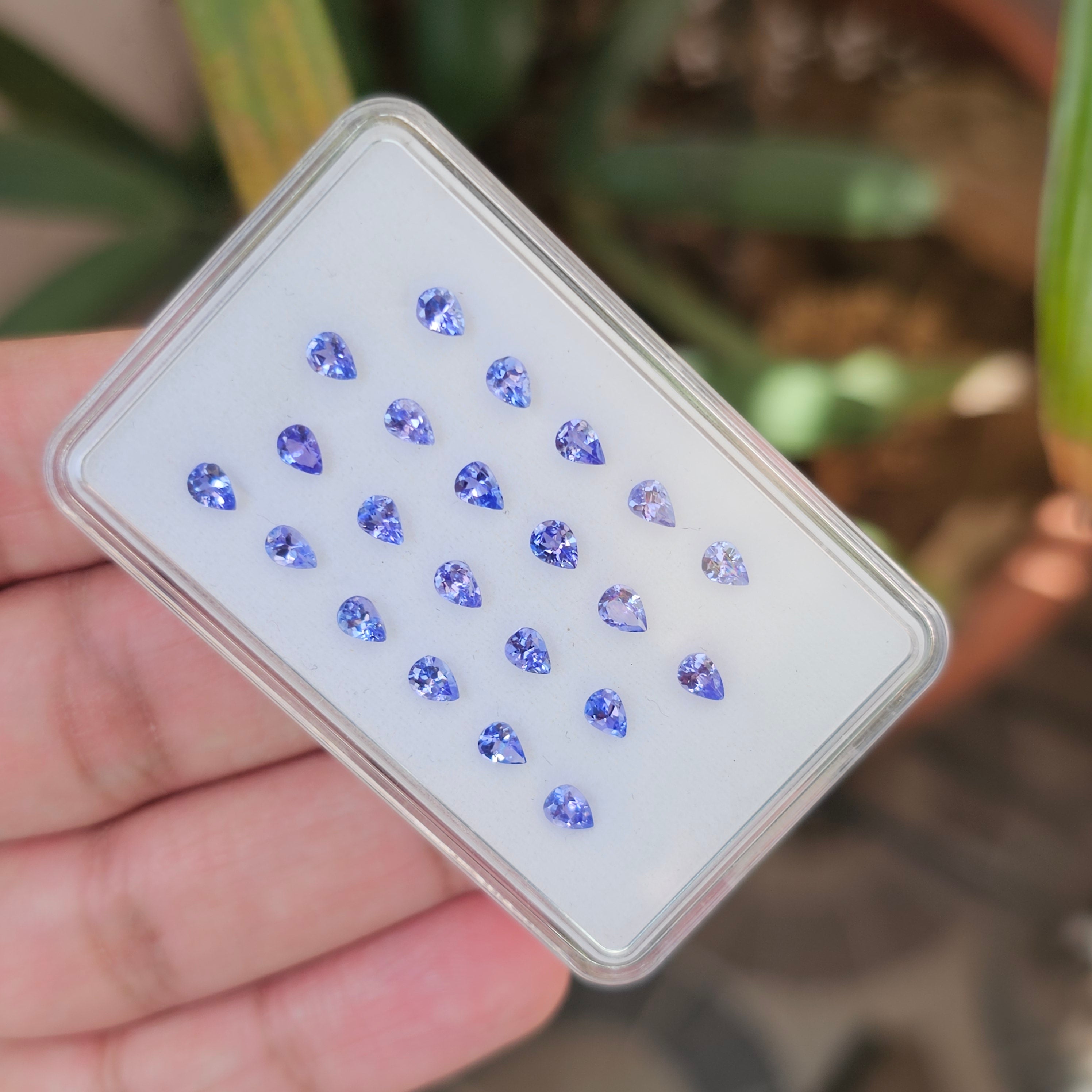 22 Pcs Oval Cut Natural Tanzanite Gemstone | Size: 4x3mm - The LabradoriteKing