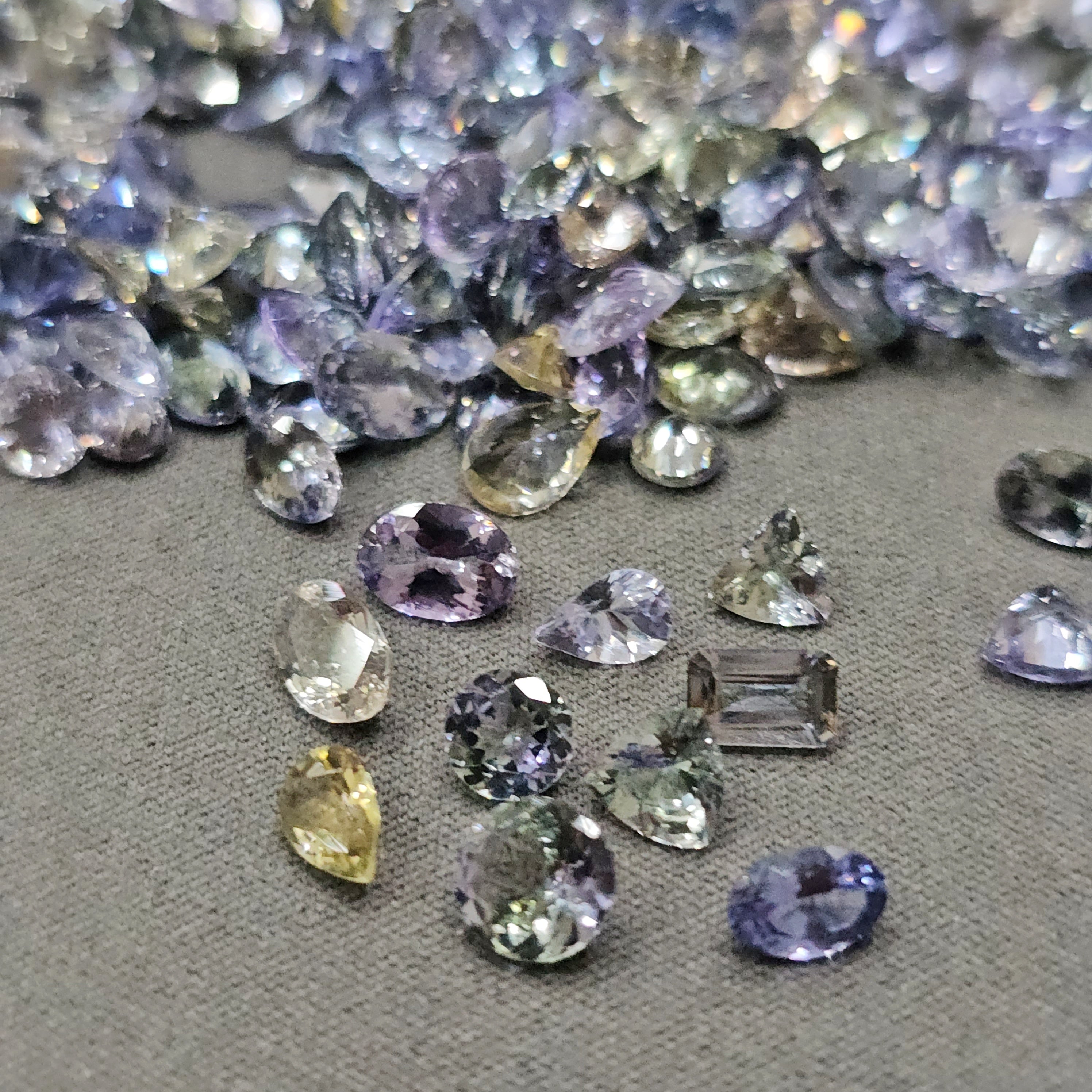 5 Carat Scoop of Unheated Tanzanites (Chameleon Bi colors) | approx 10 Pcs - The LabradoriteKing
