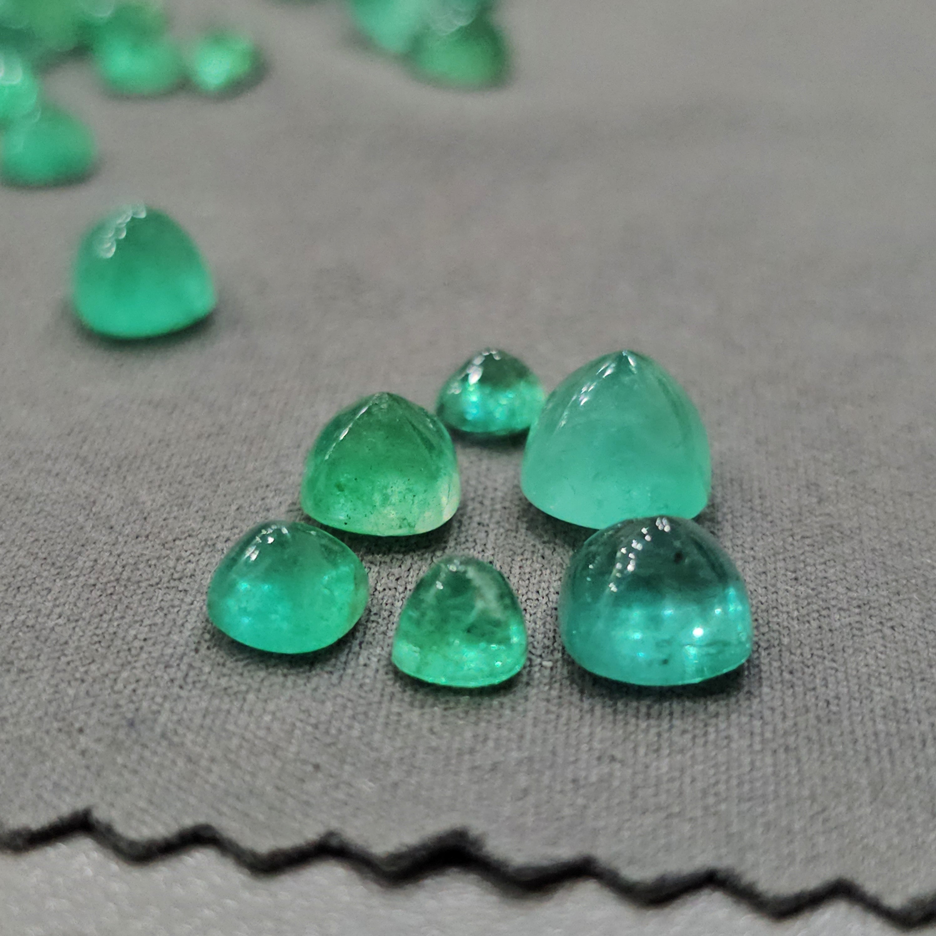 5 Pcs Emerald Sugarloafs | Zambian - The LabradoriteKing