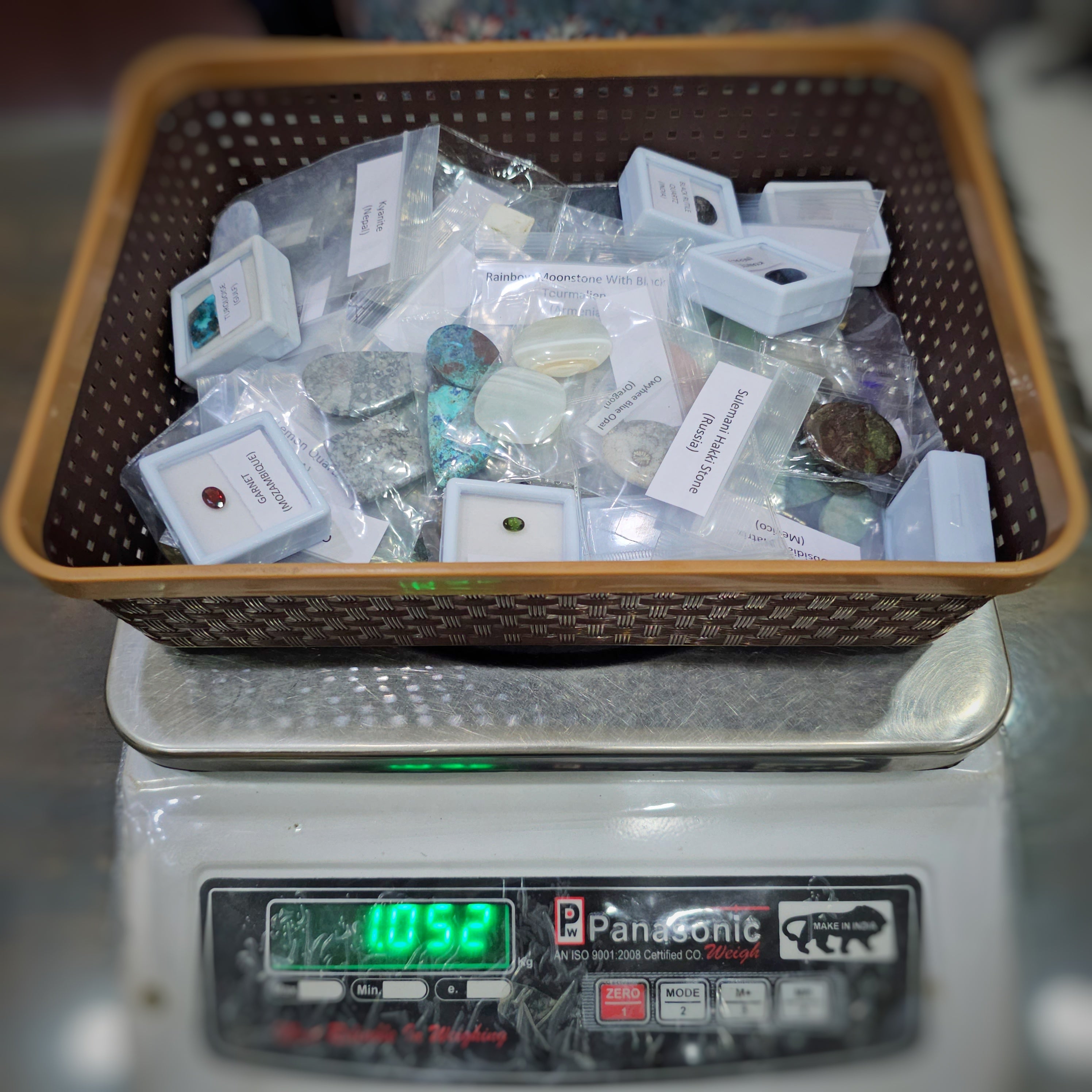 BFCM Gemstone Box 1 KG | Labeled Mix Gemstones sets - The LabradoriteKing