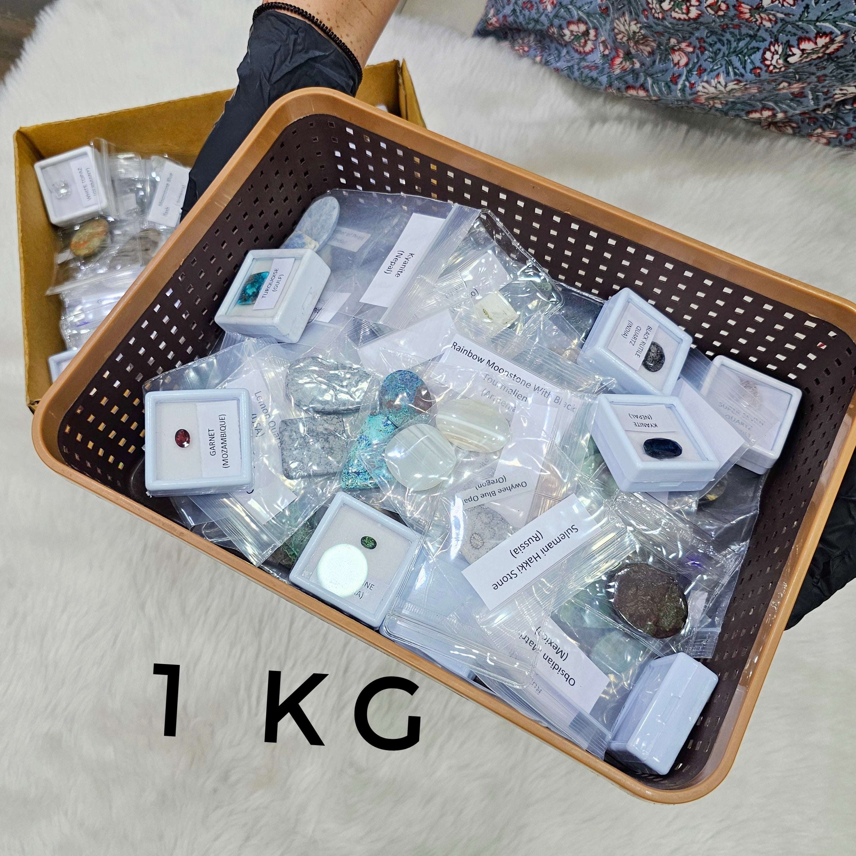 BFCM Gemstone Box 1 KG | Labeled Mix Gemstones sets - The LabradoriteKing