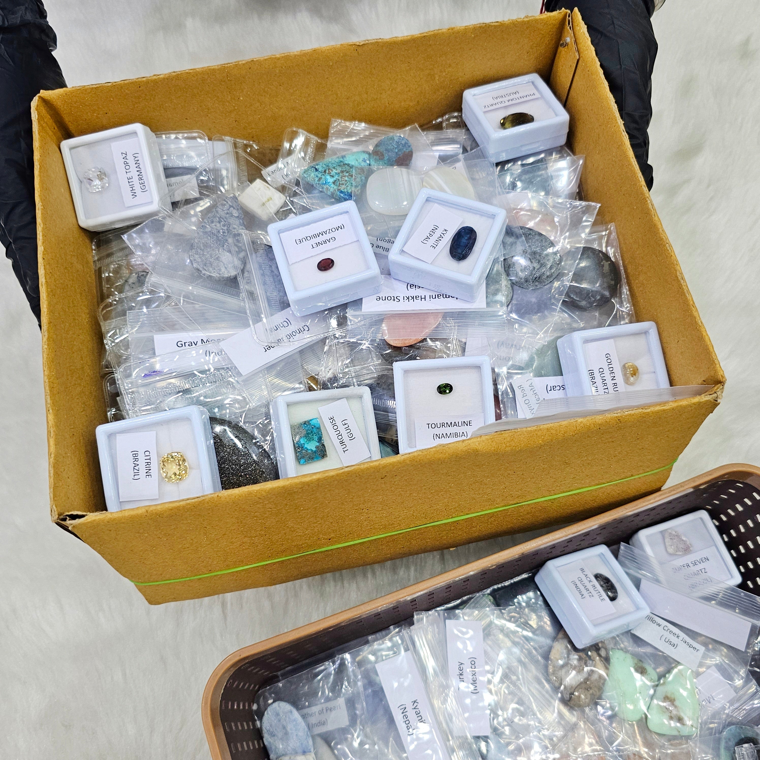 BFCM Gemstone Box 1 KG | Labeled Mix Gemstones sets - The LabradoriteKing