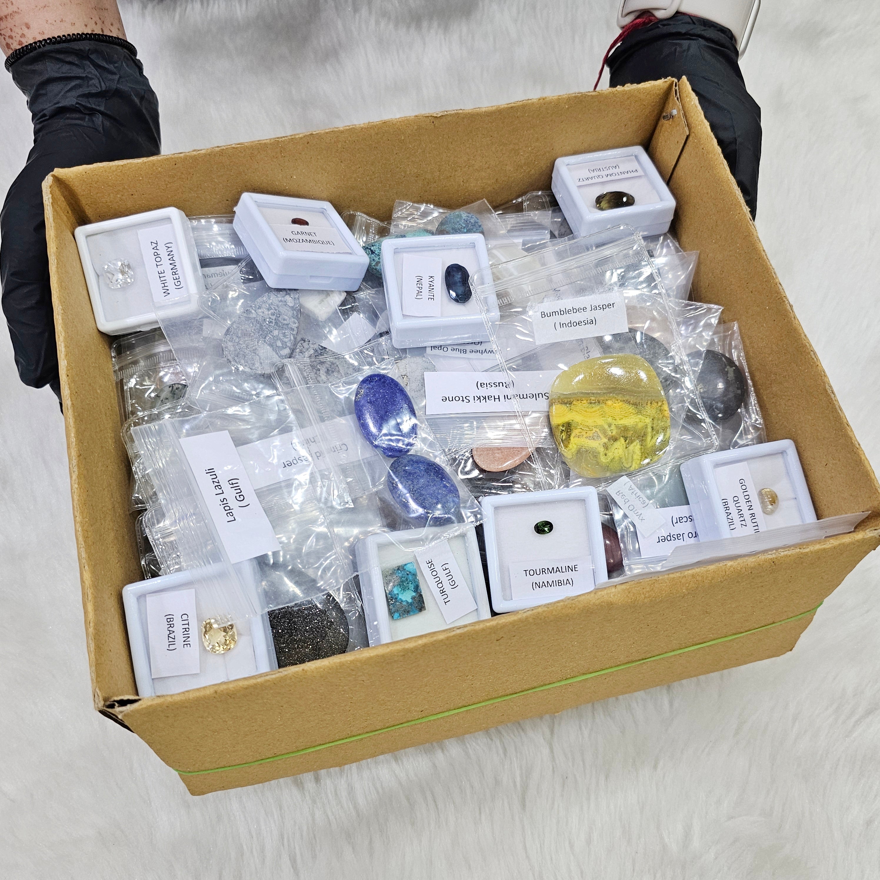 BFCM Gemstone Box 1 KG | Labeled Mix Gemstones sets - The LabradoriteKing
