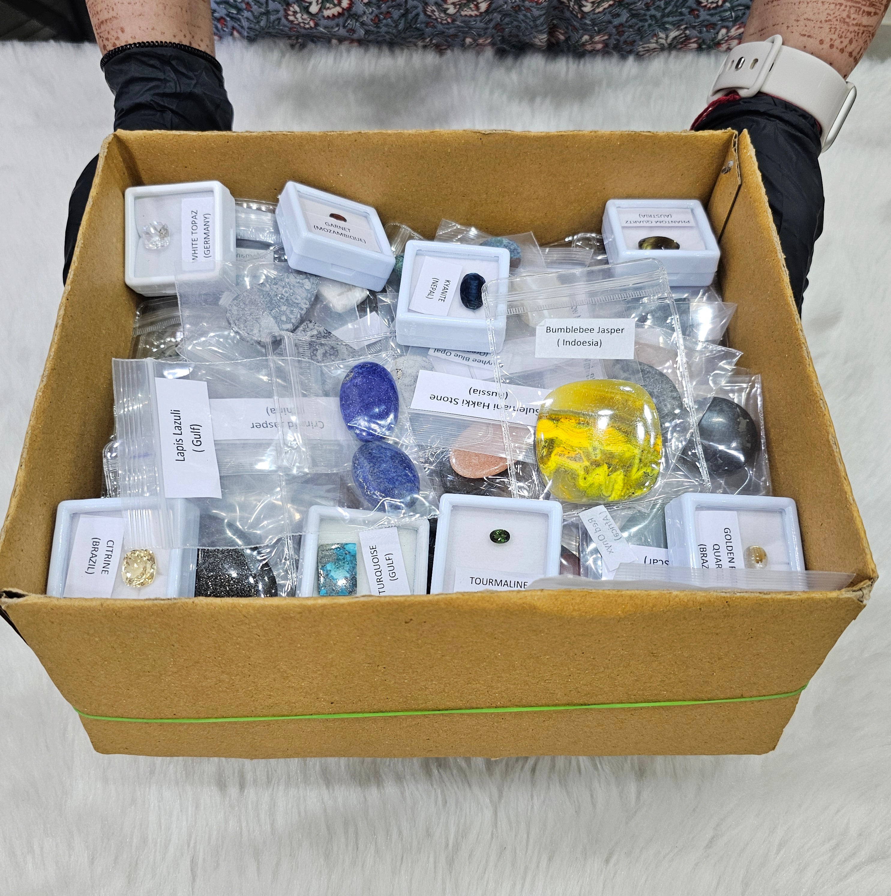 BFCM Gemstone Box 1 KG | Labeled Mix Gemstones sets - The LabradoriteKing