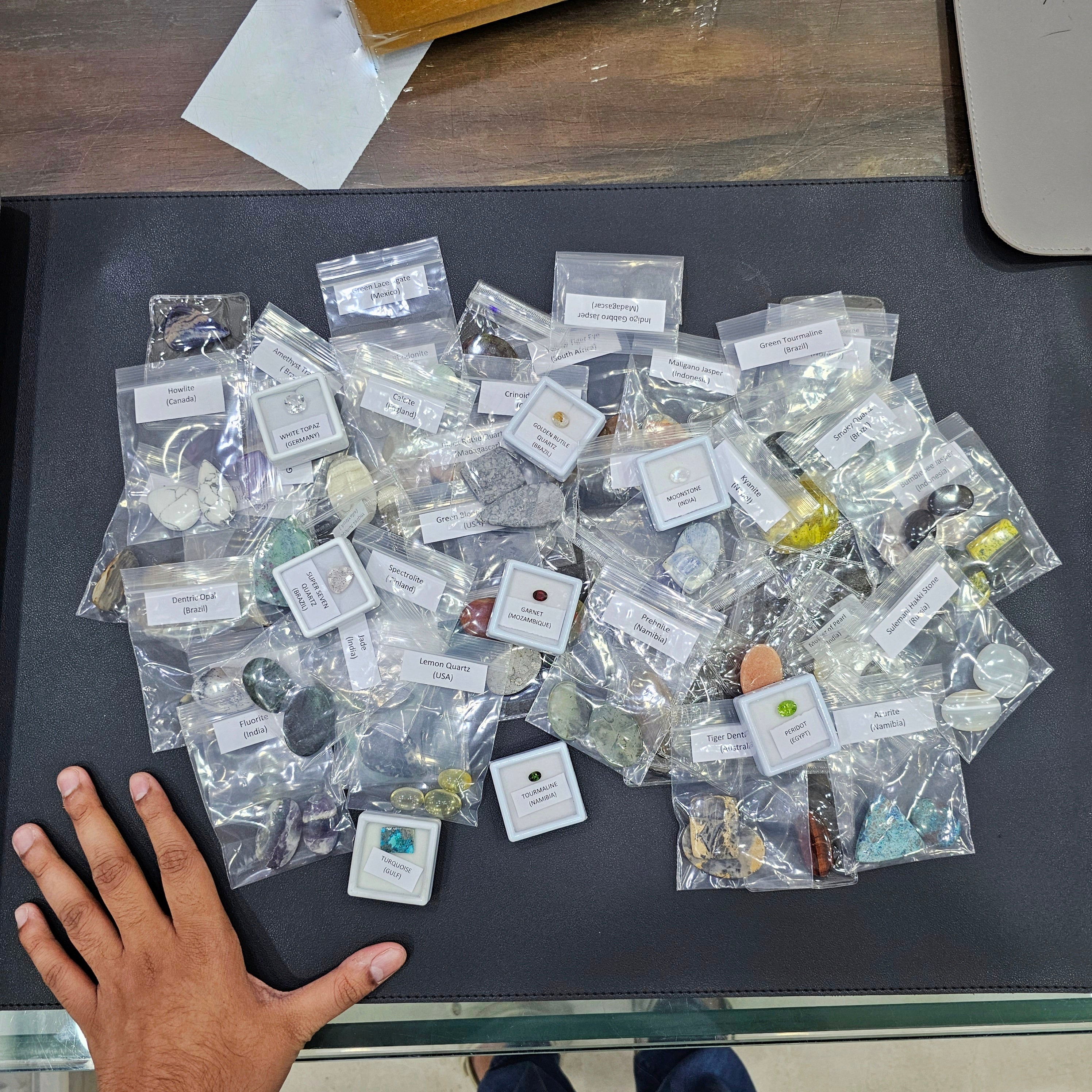 BFCM Gemstone Box 1 KG | Labeled Mix Gemstones sets - The LabradoriteKing