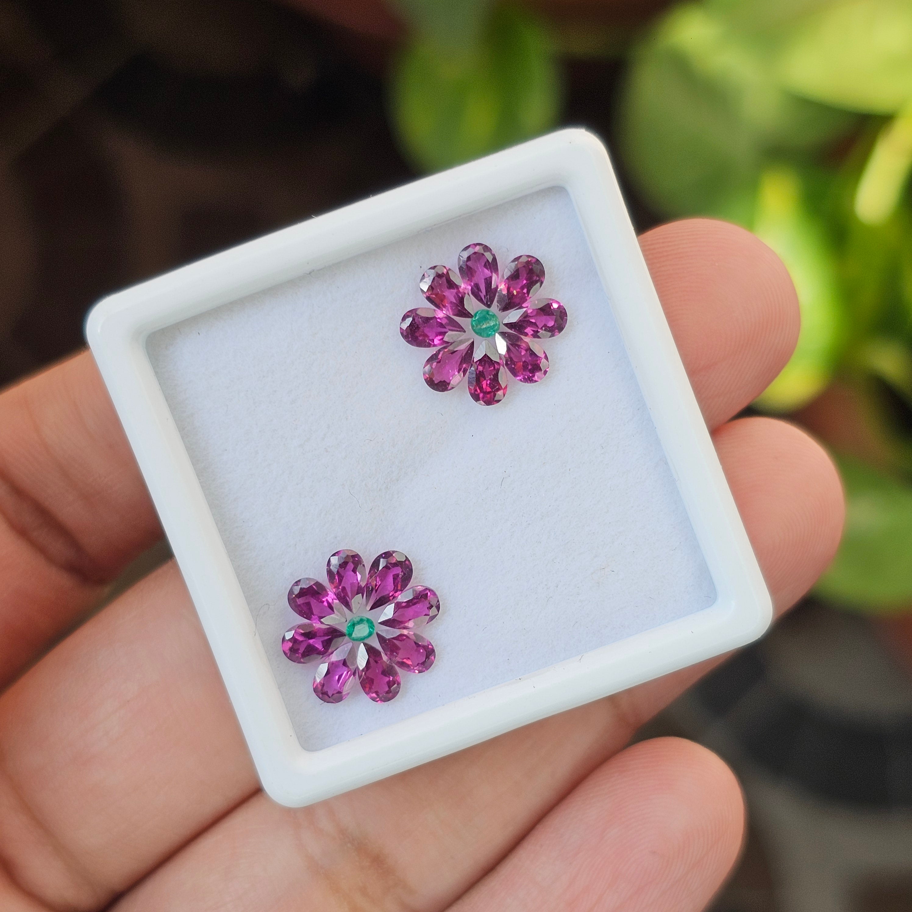 18 Pcs Of Natural Rhodolite Garnet & Emerald Faceted | Shape: Round & Pear| Size: 5-2mm - The LabradoriteKing