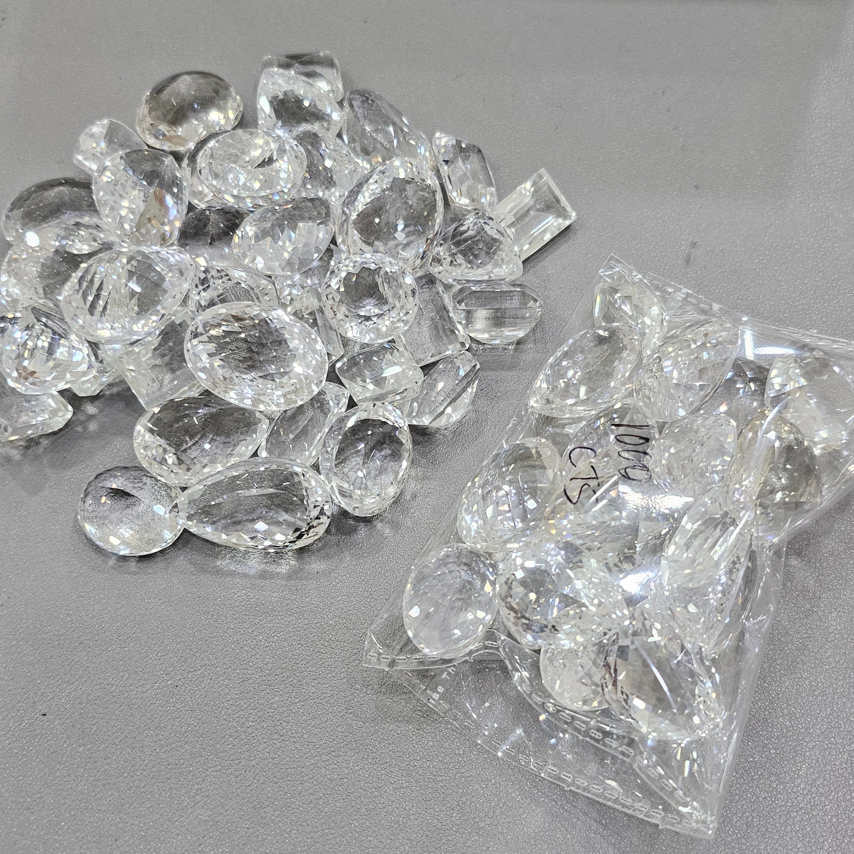 1000 Carats of Clear Quartz 20-35mm | Flawless | 20-25 Pcs - The LabradoriteKing