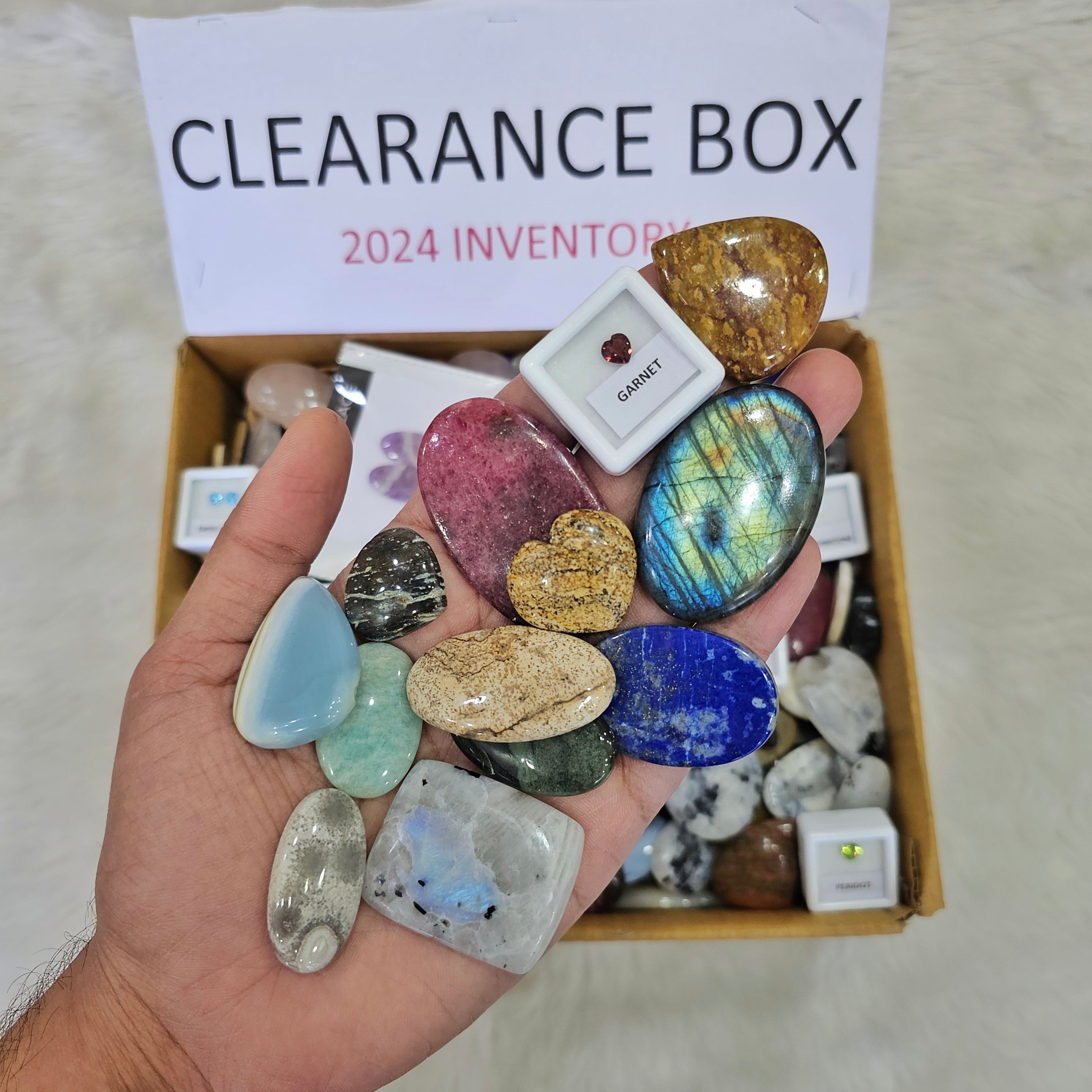 1 KG Clearance box of last year 2024| 15mm to 50mm | 100 Pcs+ Stones - The LabradoriteKing