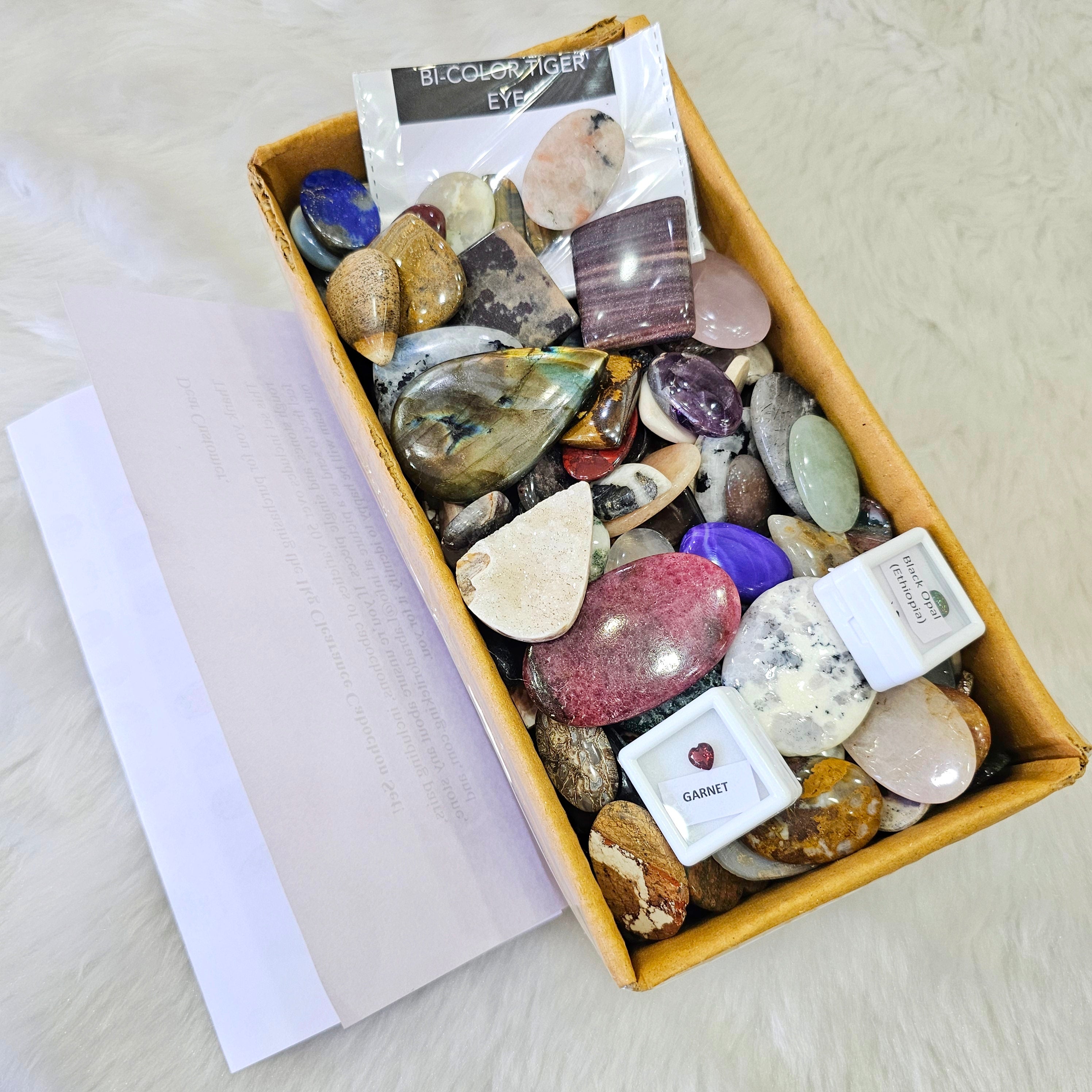 1 KG Clearance box of last year 2024| 15mm to 50mm | 100 Pcs+ Stones - The LabradoriteKing