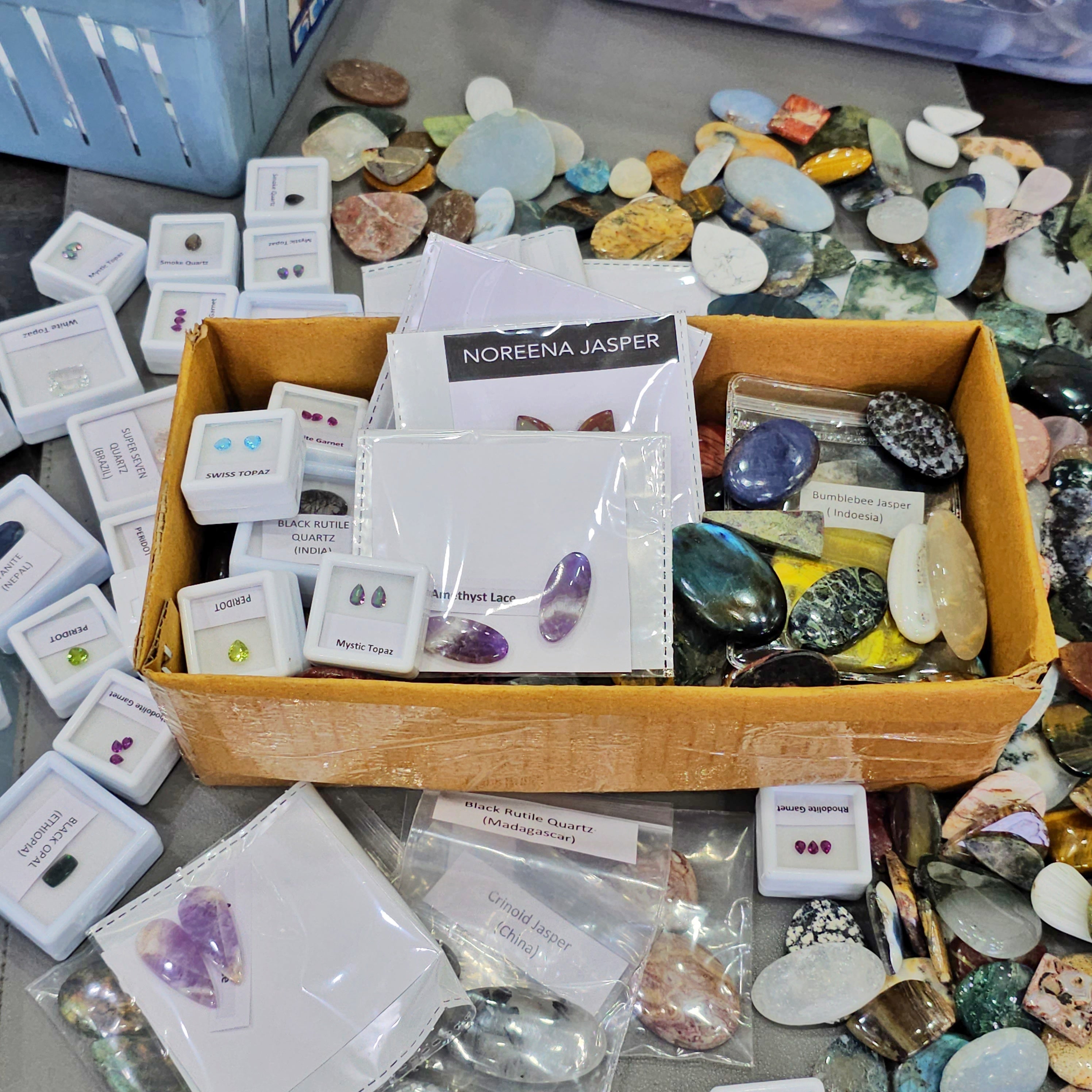 1 KG Semi Annual Clearance Box | 100 Pcs+ cabochons and faceted gems - The LabradoriteKing
