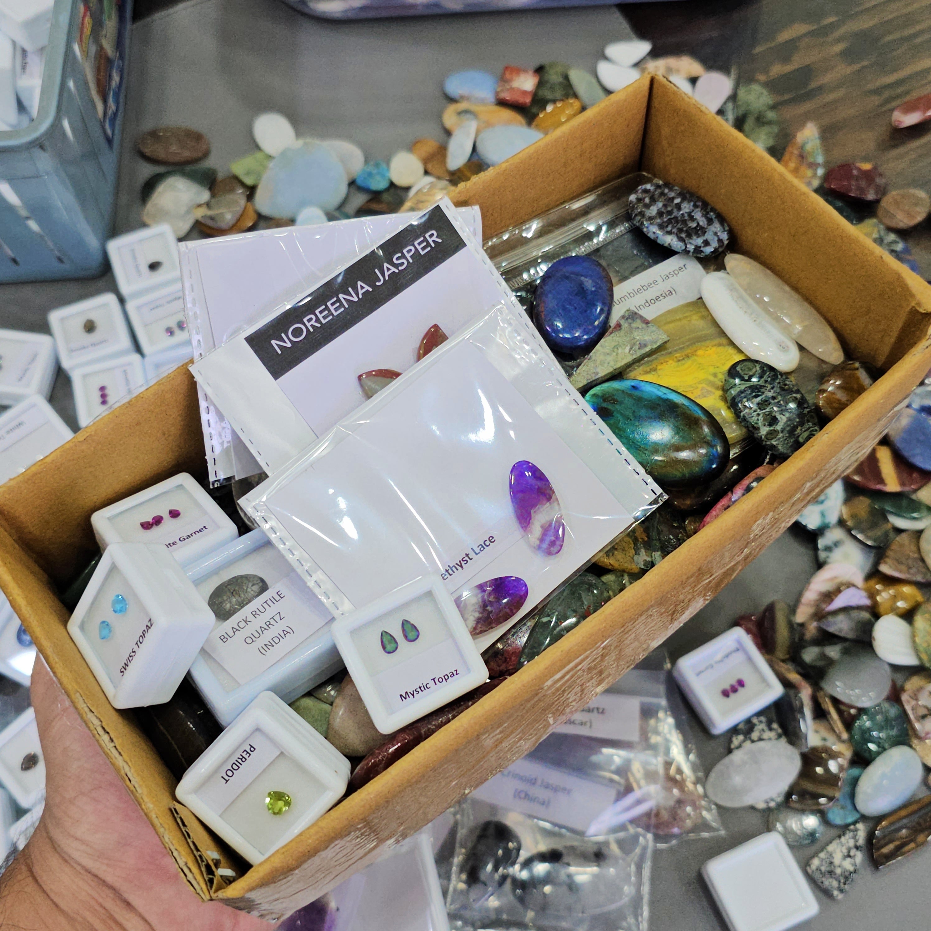 1 KG Semi Annual Clearance Box | 100 Pcs+ cabochons and faceted gems - The LabradoriteKing