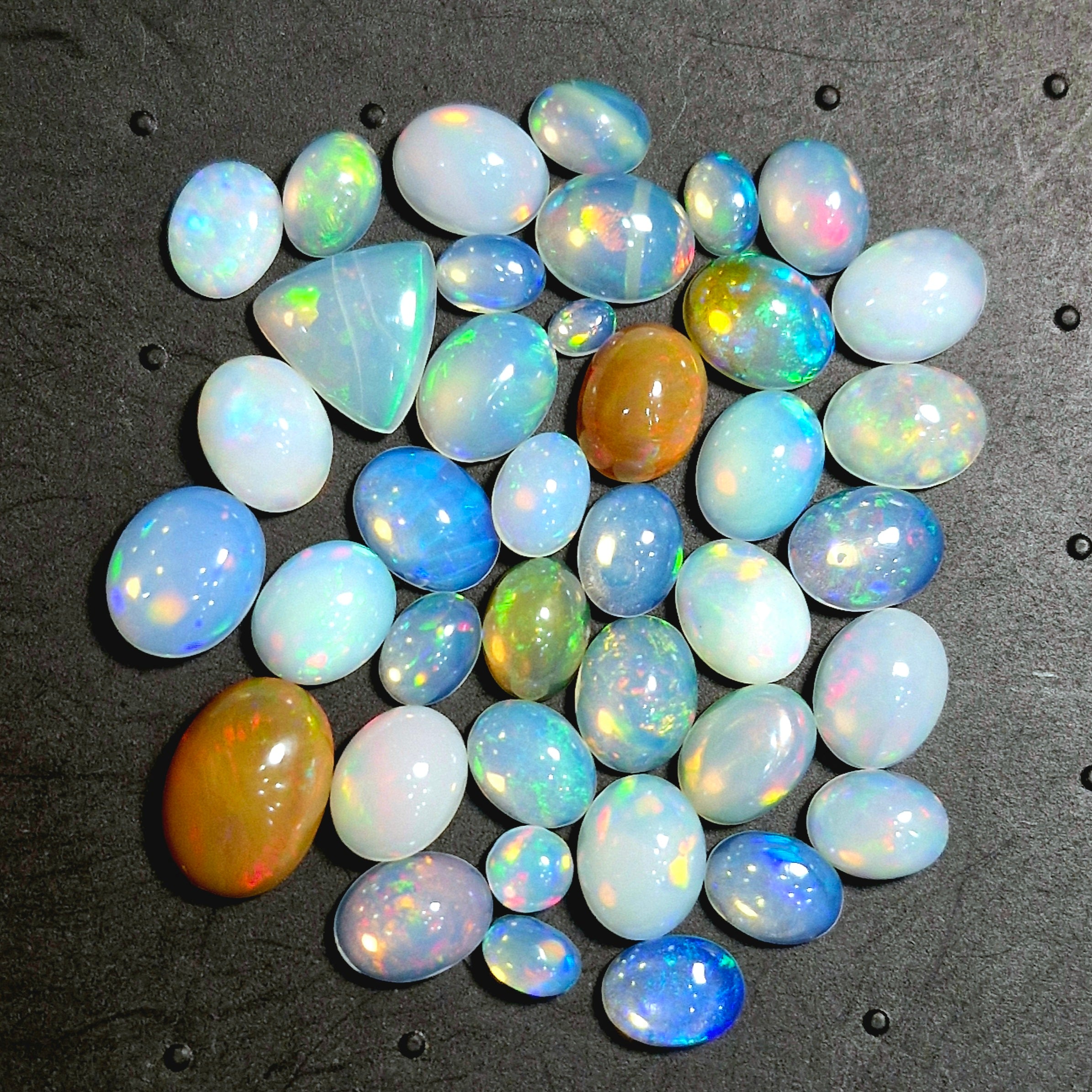 39 pcs Natural Multi Fire Opal Ethiopian | Shape: Oval And Trillion| Size:12-4mm - The LabradoriteKing