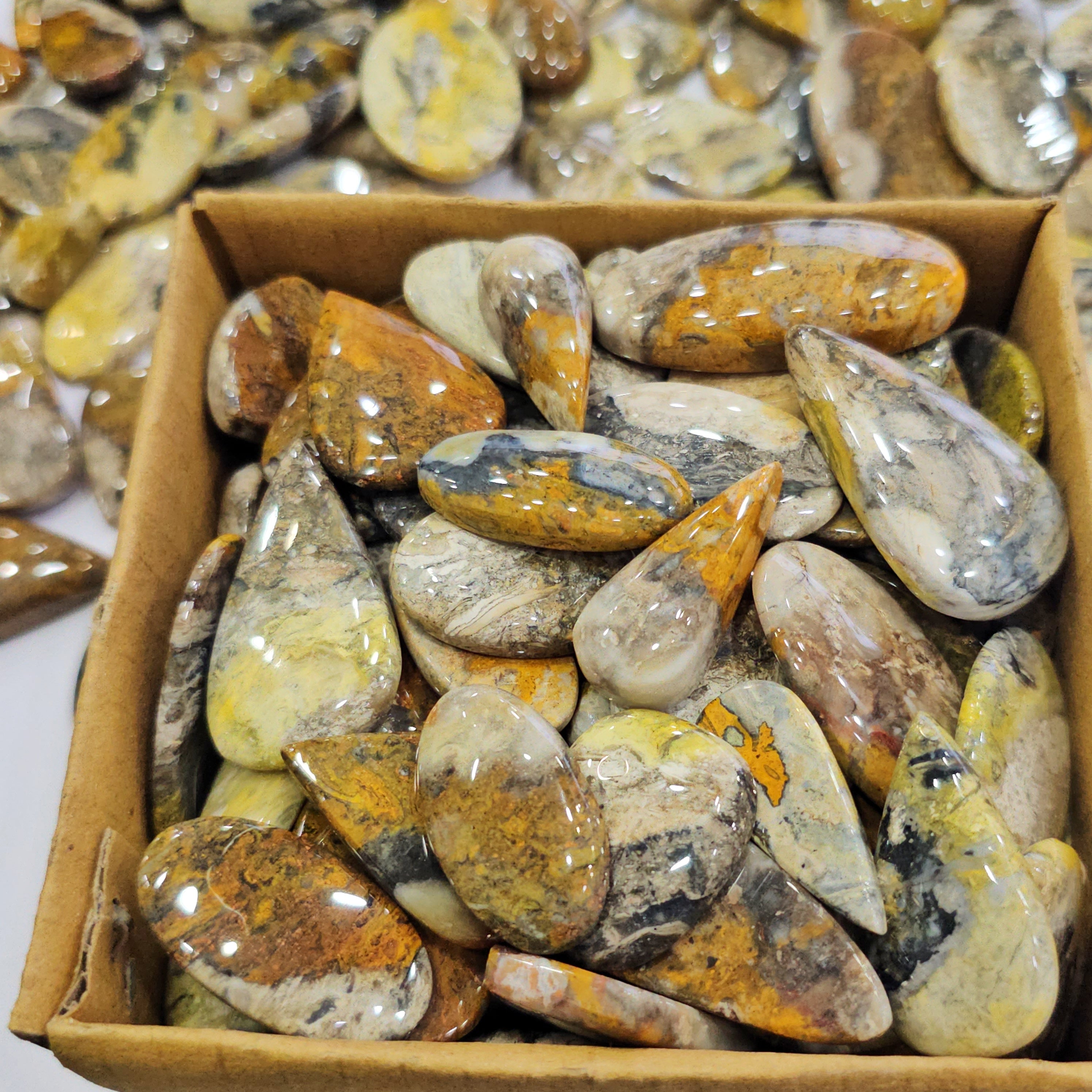 500 Grams of Rare Bumblee Jasper from Mount Papandayan | 24-50mm | 60-80pcs - The LabradoriteKing