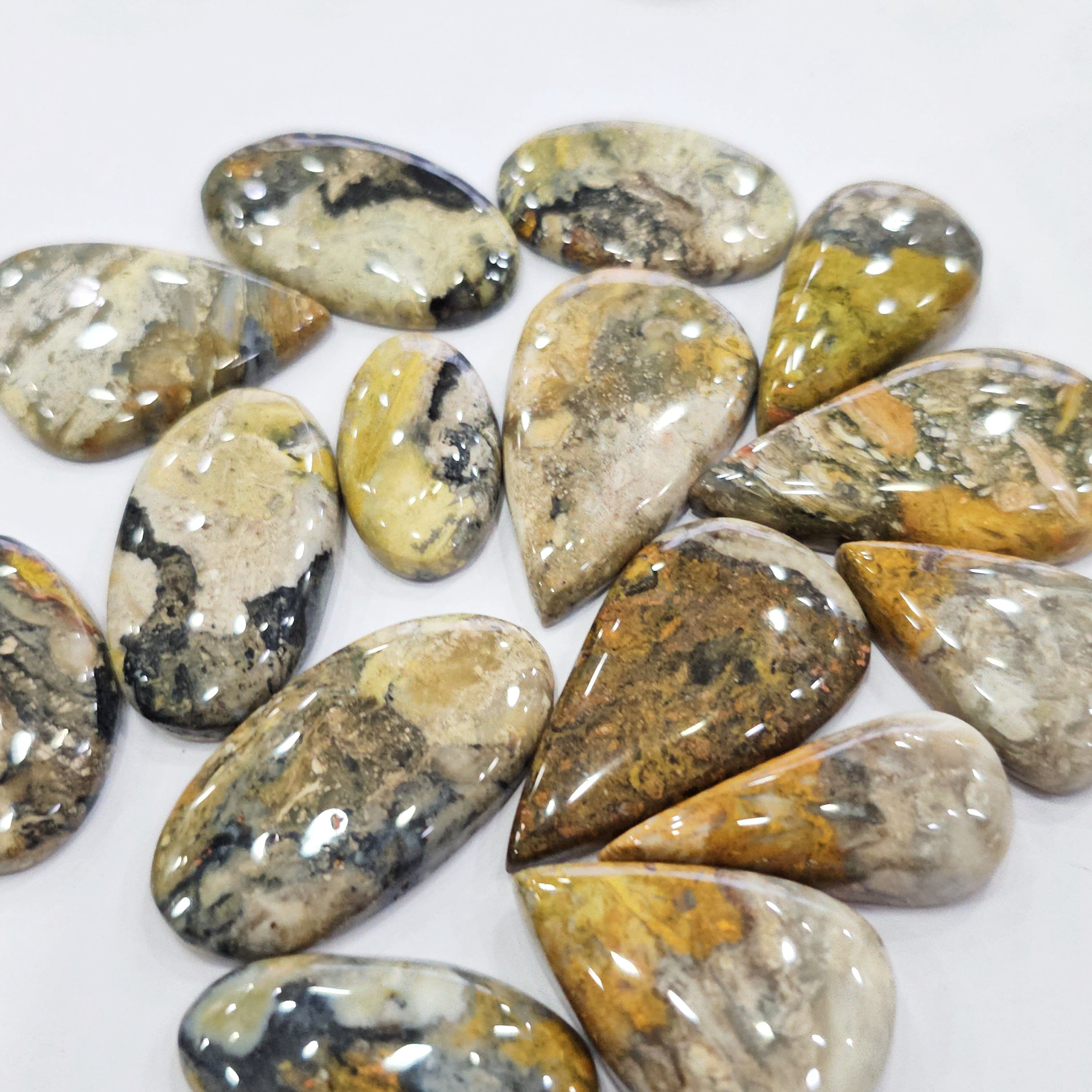 500 Grams of Rare Bumblee Jasper from Mount Papandayan | 24-50mm | 60-80pcs - The LabradoriteKing