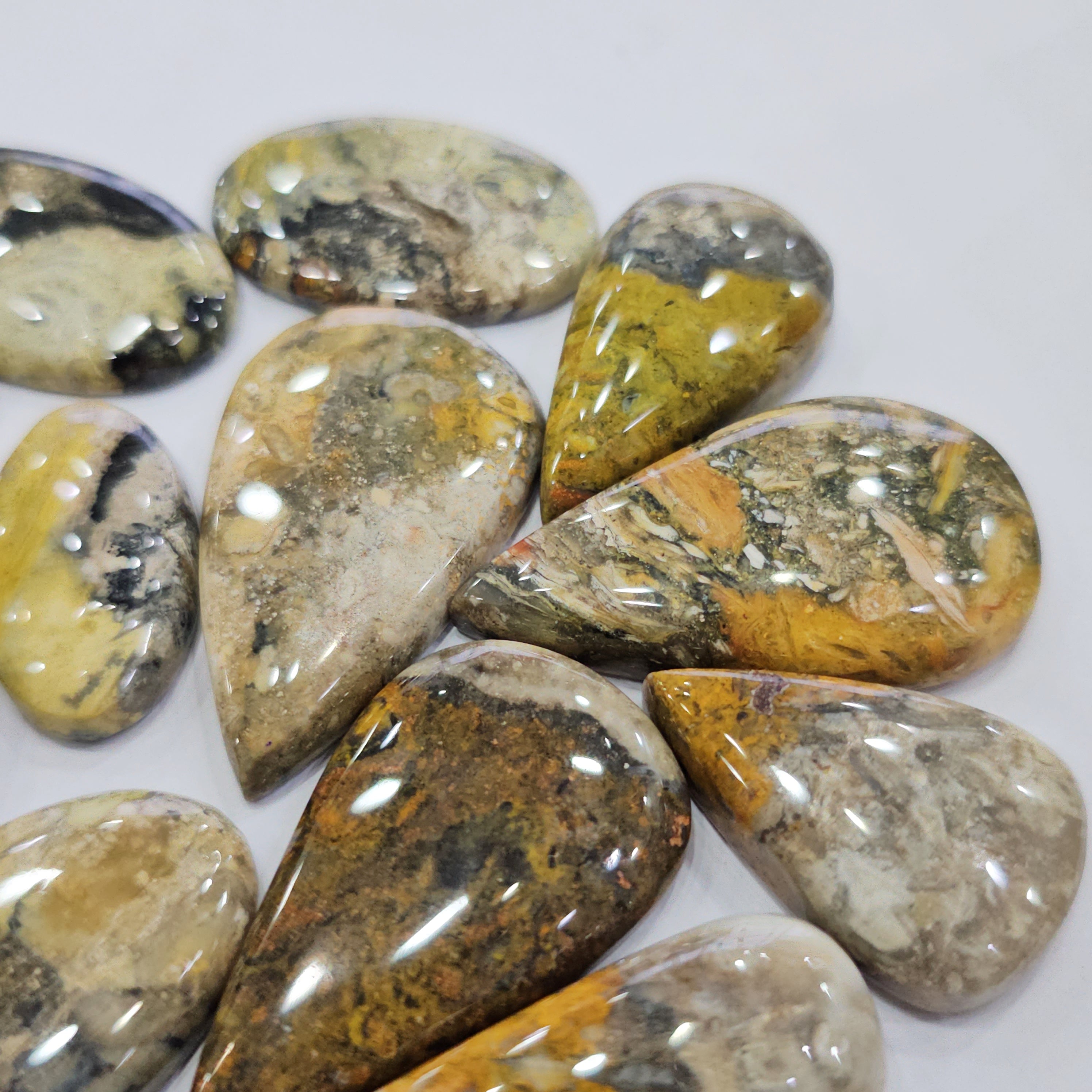 500 Grams of Rare Bumblee Jasper from Mount Papandayan | 24-50mm | 60-80pcs - The LabradoriteKing
