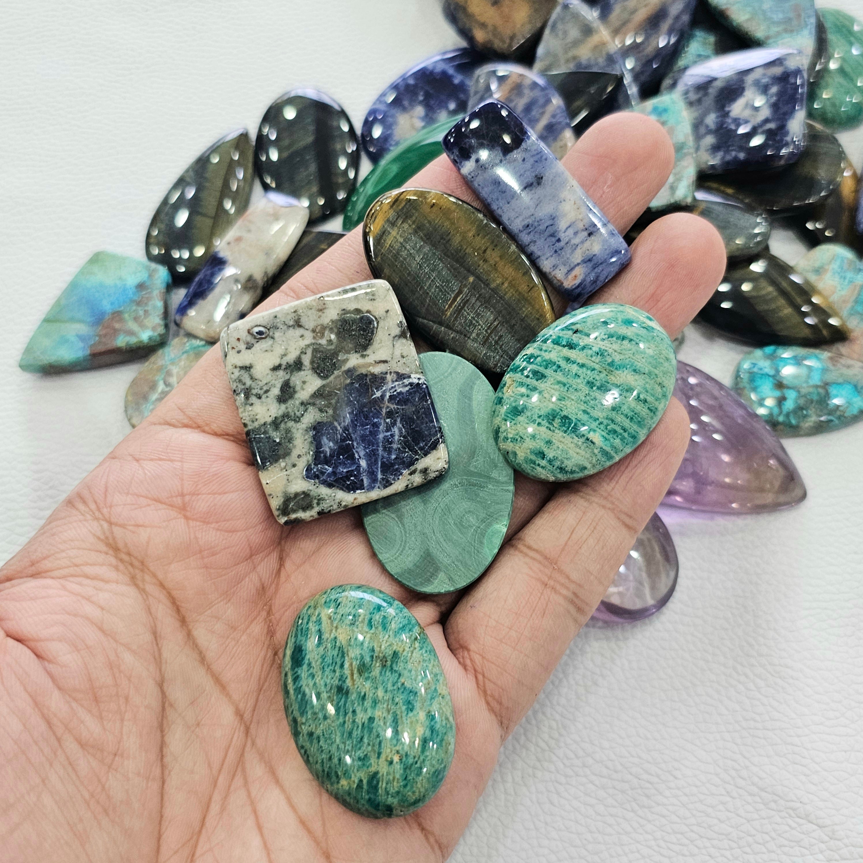 640 Grams Natural Mixed Stone Cabochons | 56-60 Pcs | 20–40mm | Assorted Shapes & Colors - The LabradoriteKing