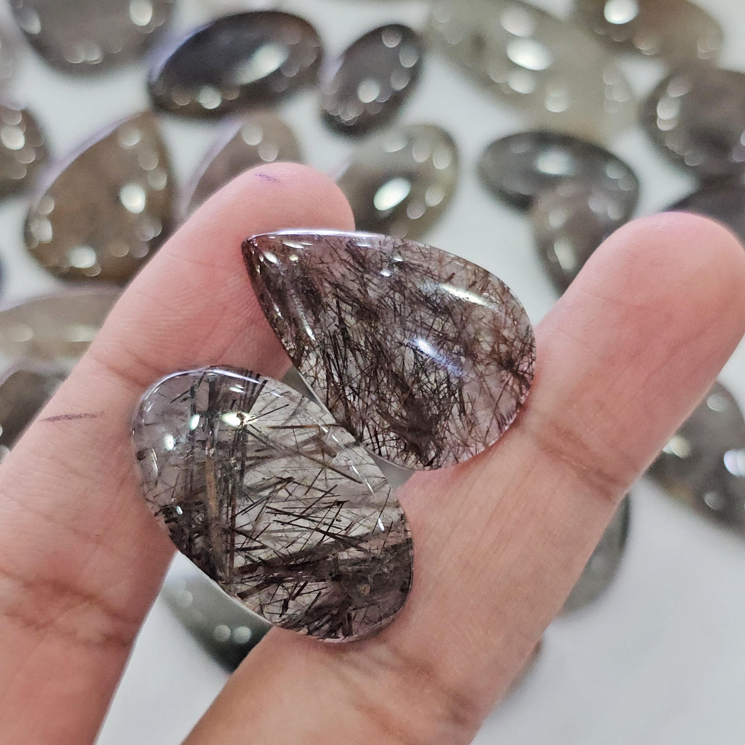 500 Grams Natural Copper Needle Rutile Gemstones | 15–40mm | 100–120 Pcs | Mixed Shapes - The LabradoriteKing