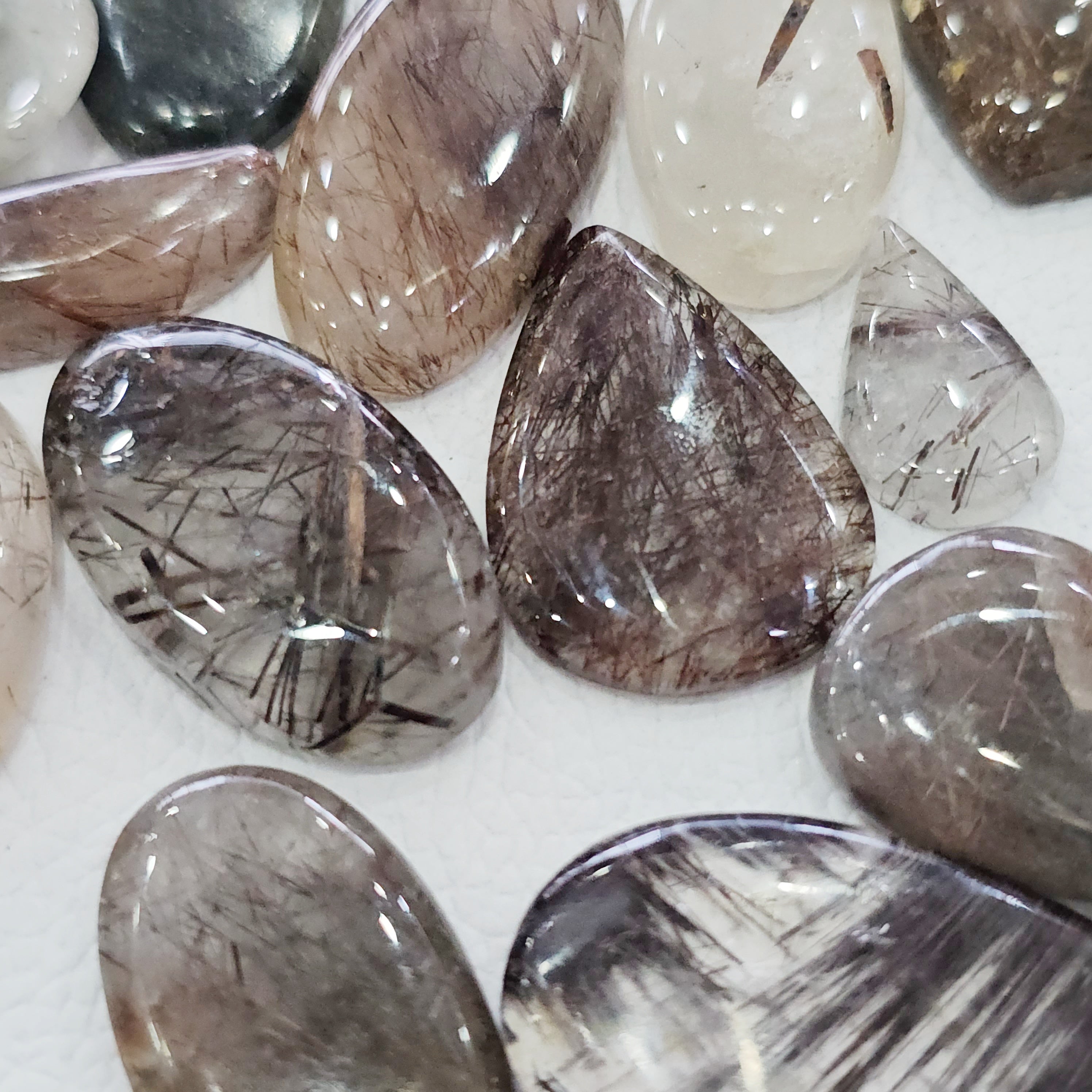 500 Grams Natural Copper Needle Rutile Gemstones | 15–40mm | 100–120 Pcs | Mixed Shapes - The LabradoriteKing