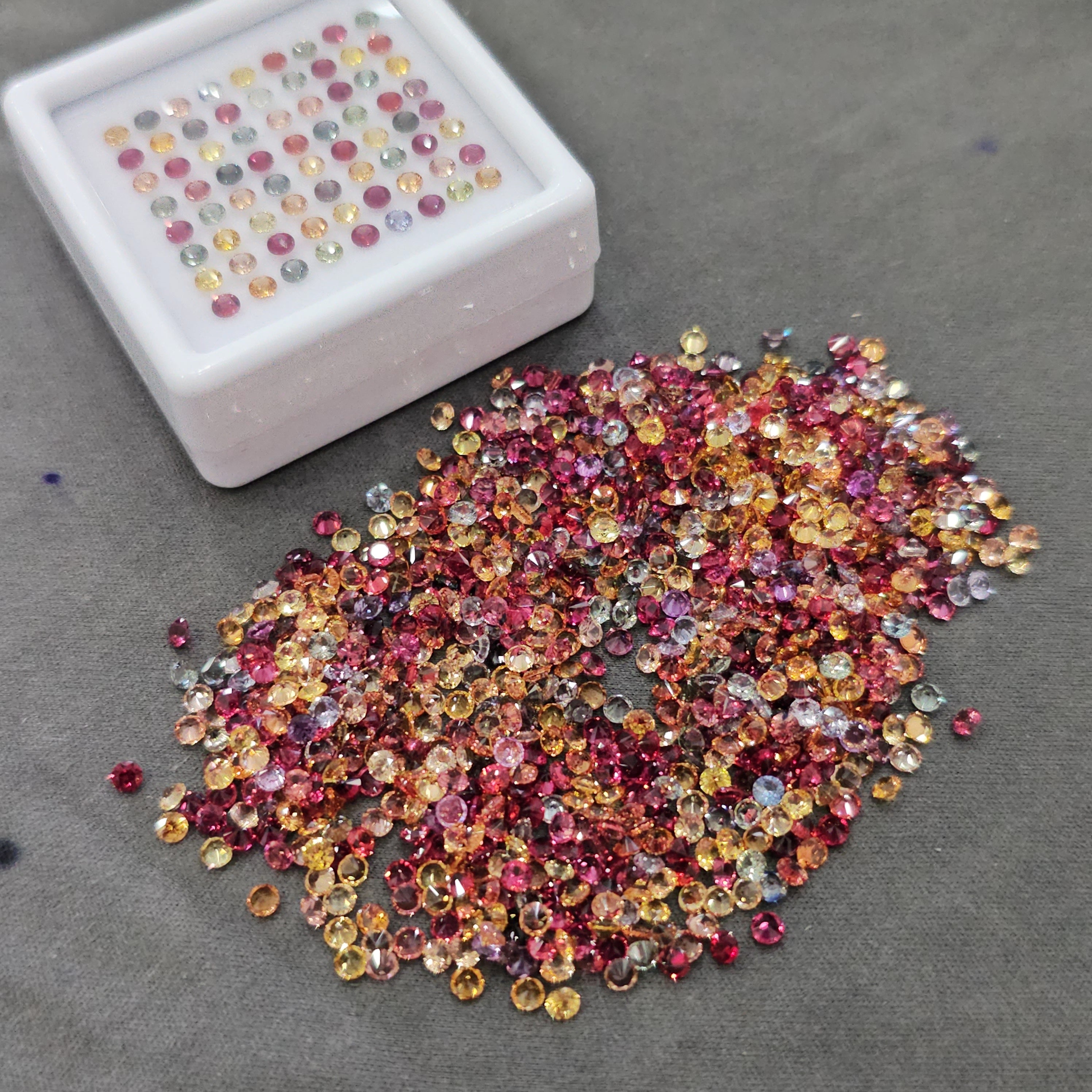 30 Pcs Sapphires Multi | Ideal Cut 2.25mm - The LabradoriteKing