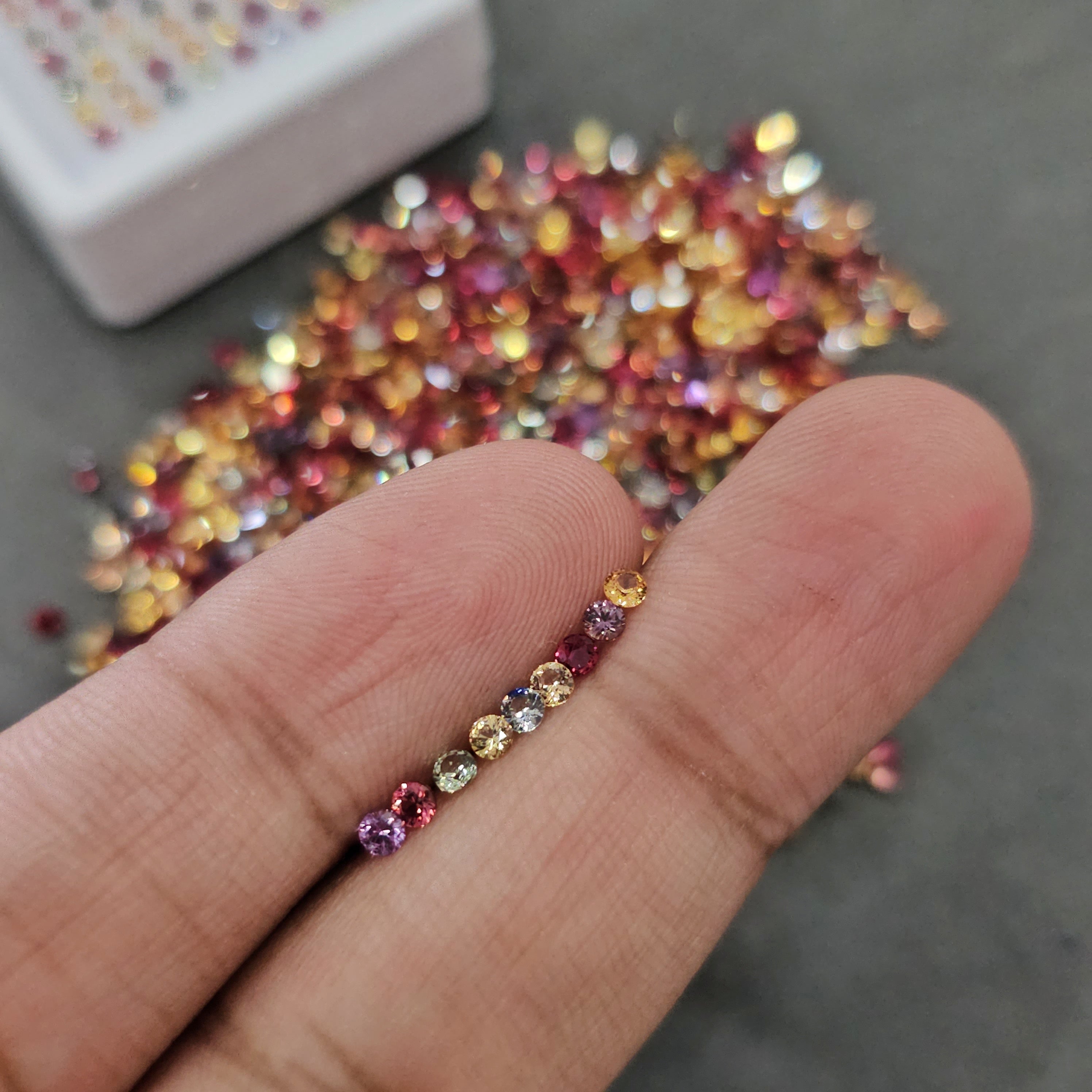30 Pcs Sapphires Multi | Ideal Cut 2.25mm - The LabradoriteKing