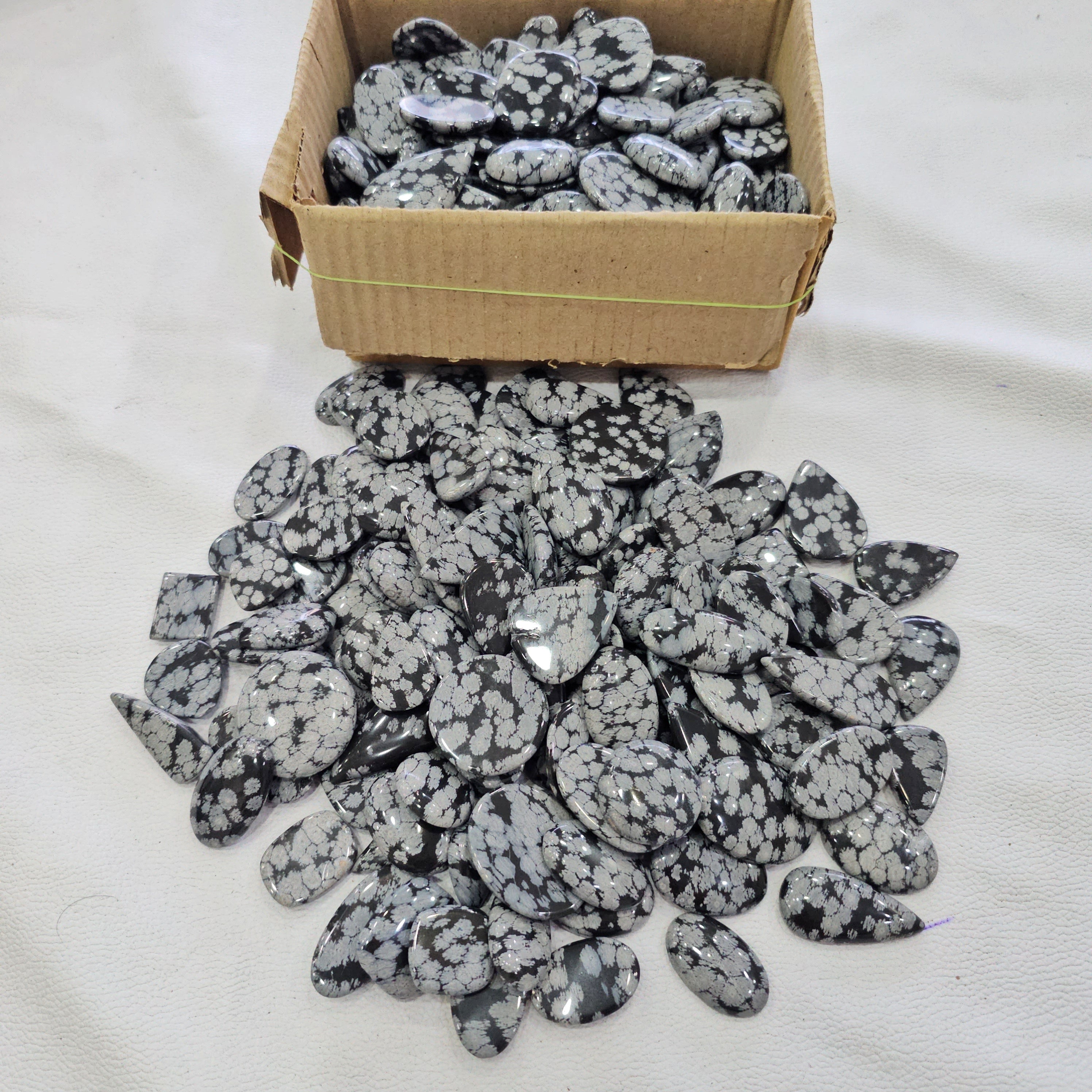 500 Grams / 1Kg of Natural Snowflake Obsidian Cabochons | 22ā45mm | 60ā80 Pcs | Mixed Shapes - The LabradoriteKing