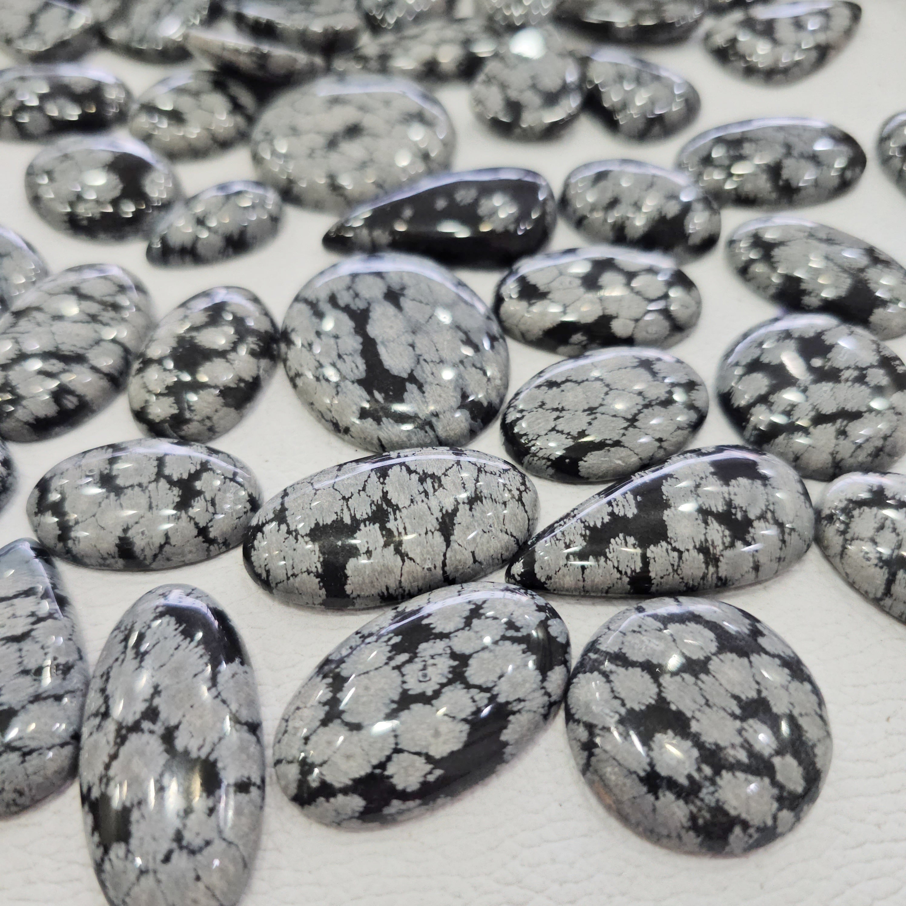 500 Grams / 1Kg of Natural Snowflake Obsidian Cabochons | 22ā45mm | 60ā80 Pcs | Mixed Shapes - The LabradoriteKing