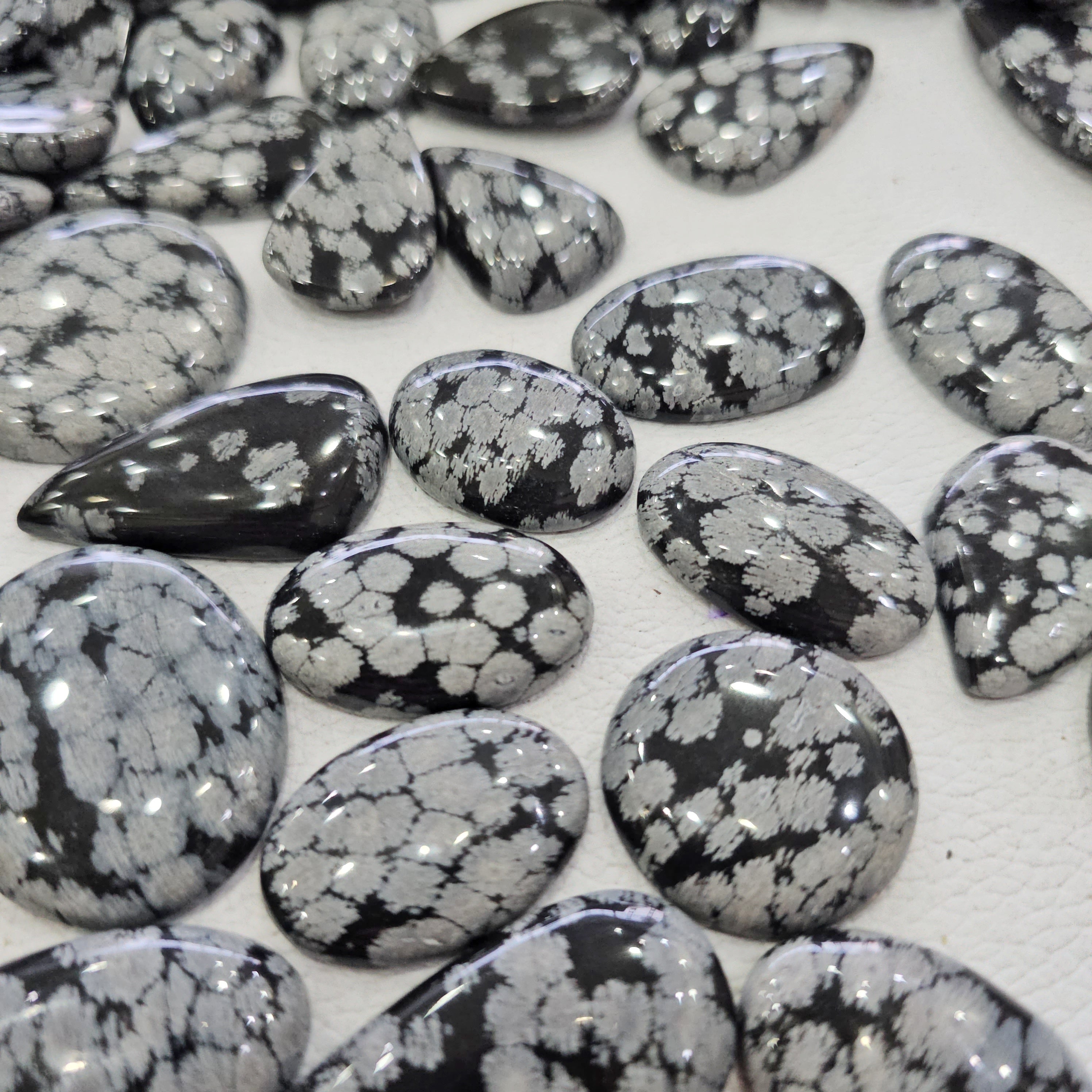 500 Grams / 1Kg of Natural Snowflake Obsidian Cabochons | 22ā45mm | 60ā80 Pcs | Mixed Shapes - The LabradoriteKing
