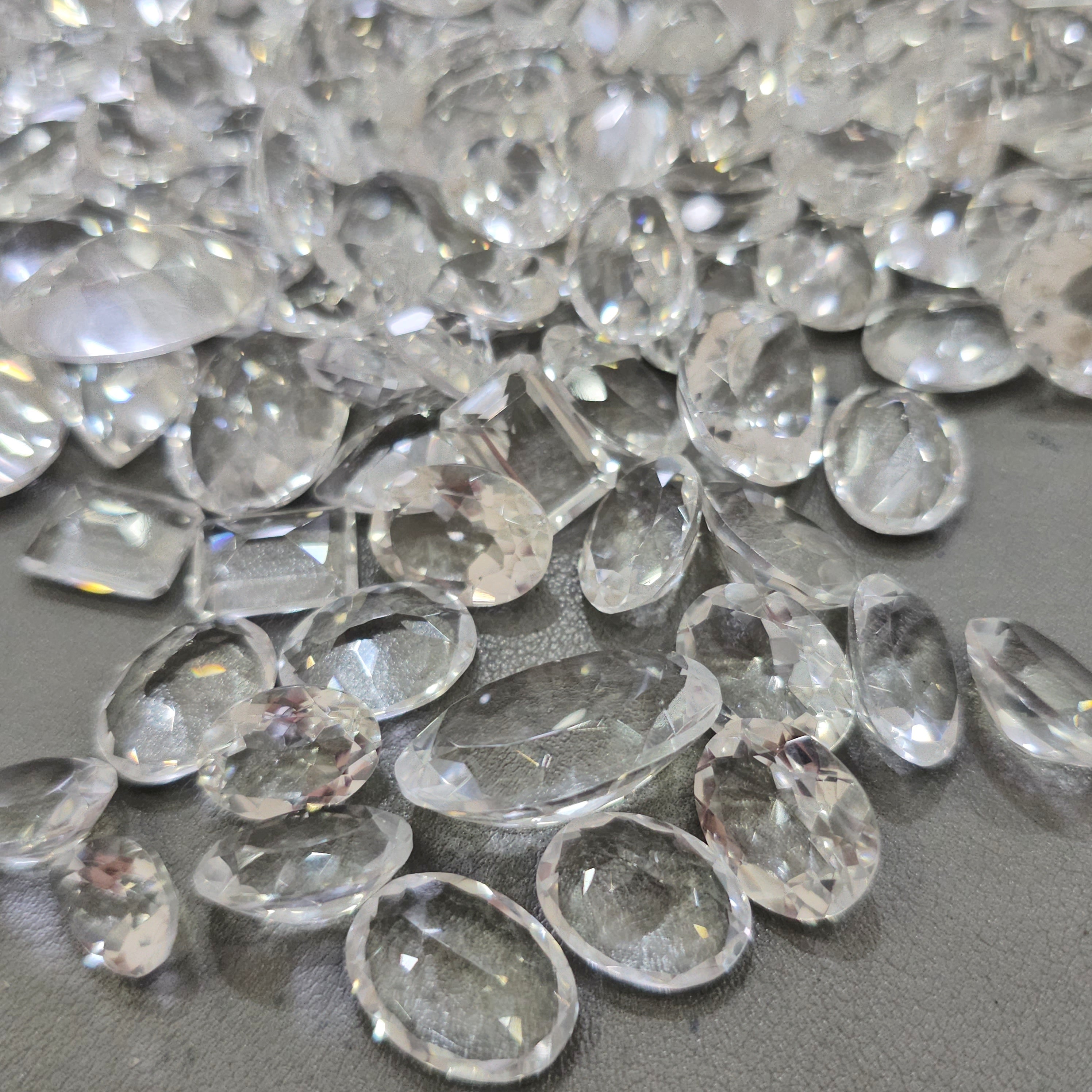 200Cts Natural African Colorless Natural Quartz | 20–25 Pcs | 12–25mm | VVS Clarity - The LabradoriteKing
