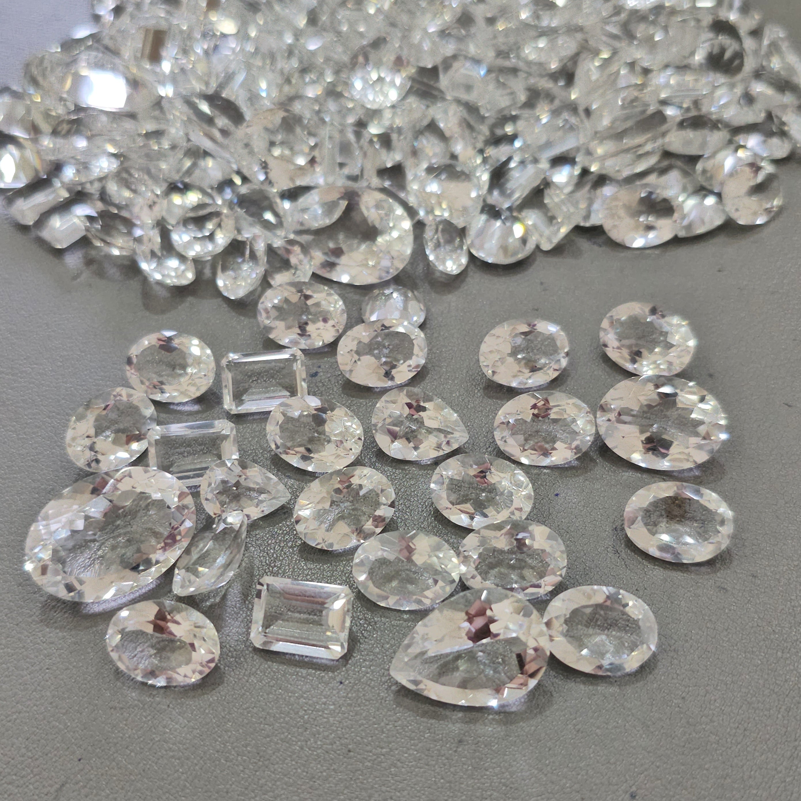 200Cts Natural African Colorless Natural Quartz | 20–25 Pcs | 12–25mm | VVS Clarity - The LabradoriteKing