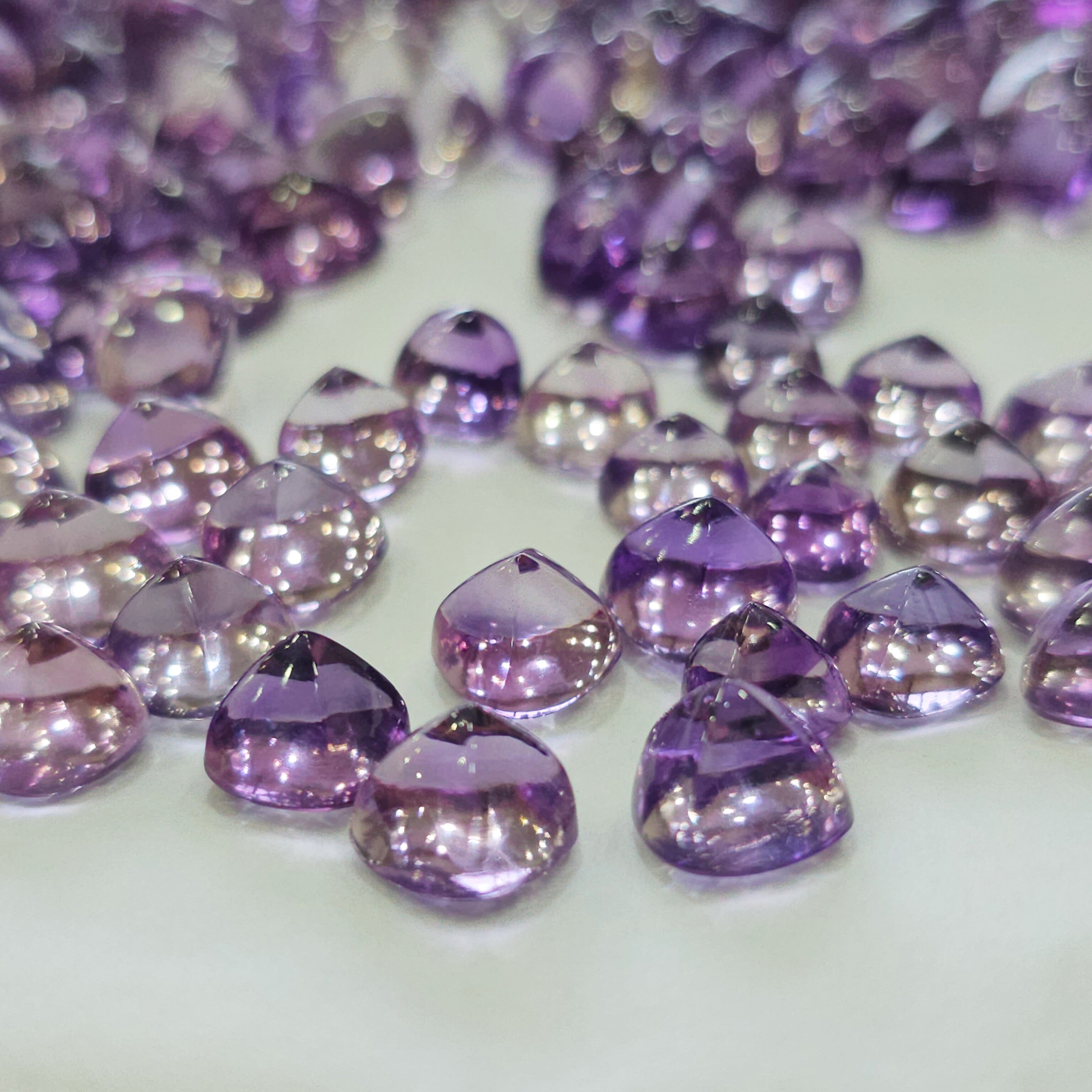 100 Carats Lavender Amethyst Sugarloaf | Pcs | size - The LabradoriteKing