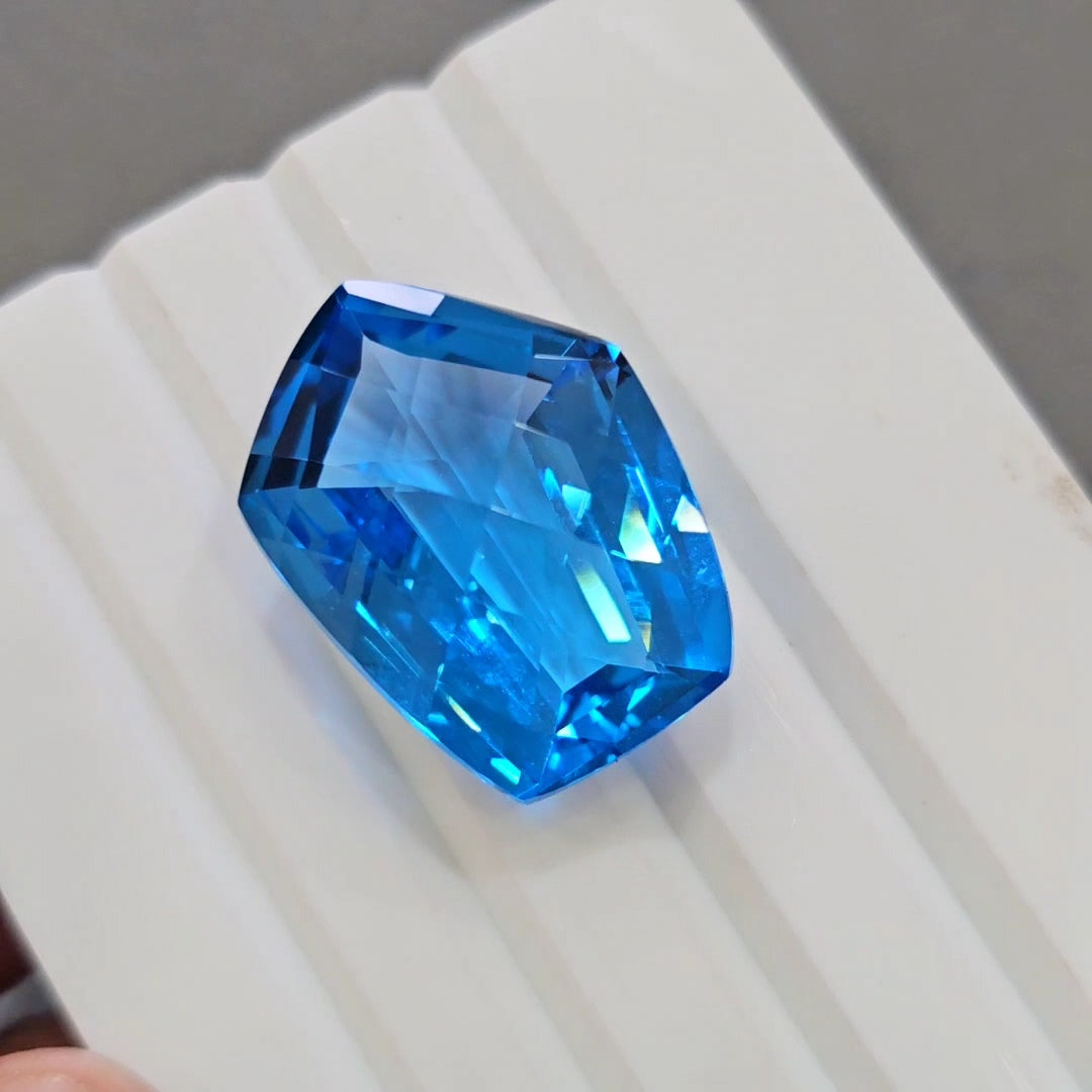 43.3Cts Of Natural Swiss Blue Topaz Checker Cut | Fancy | 25x19mm - The LabradoriteKing