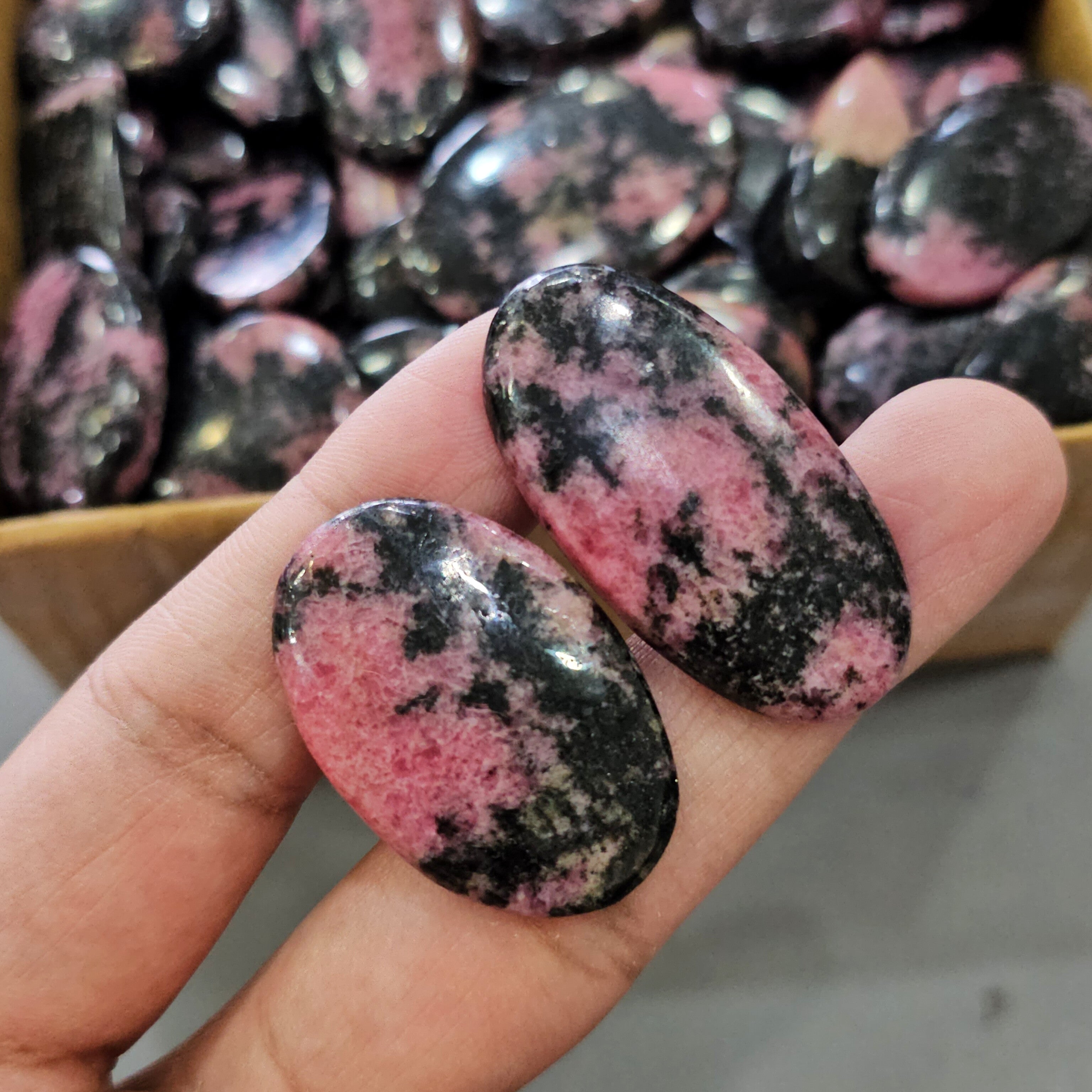 500Gram of Rhodonite Cabochons | 60-70 Pcs |18-42mm - The LabradoriteKing