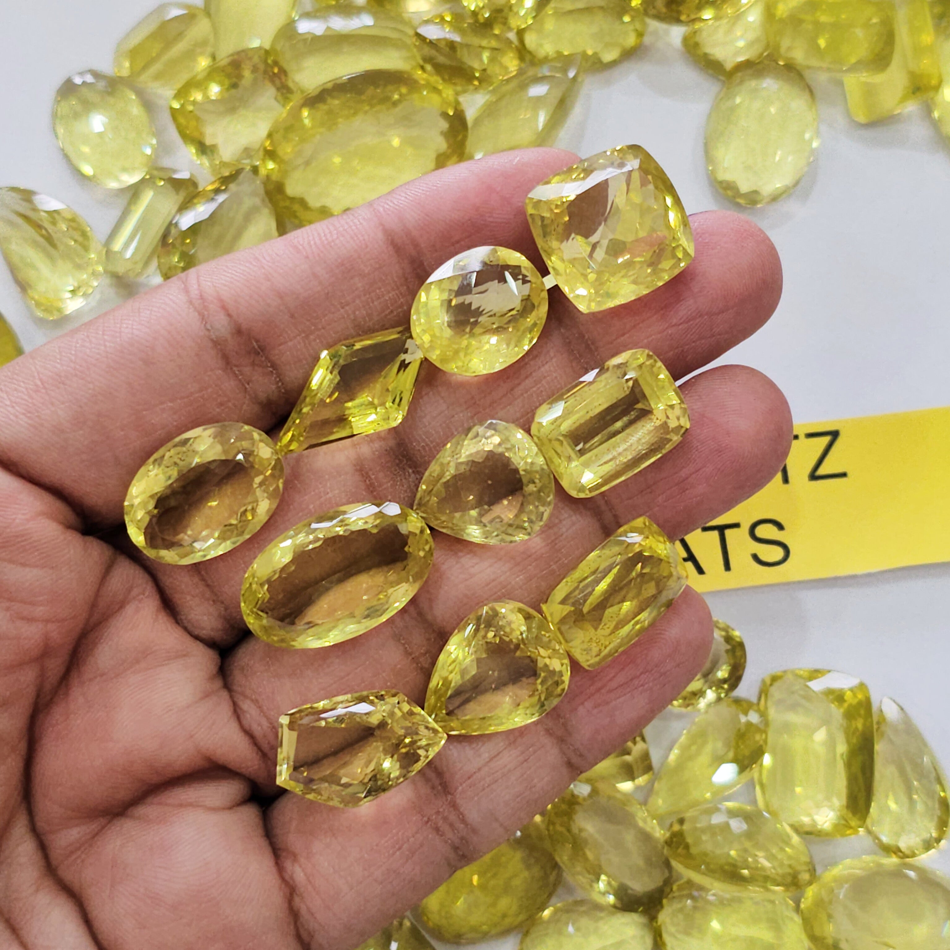 500 Carats Lemon Gold Quartz | Flawless | 25-30 Pcs | 15-35MM
