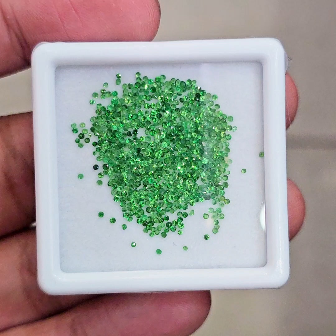 1 Box Of Natural Tsavorite Faceted | Round | Size:0.5mm
