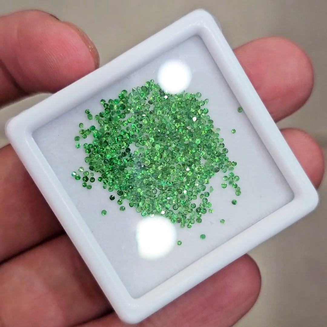 1 Box Of Natural Tsavorite Faceted | Round | Size:0.5mm