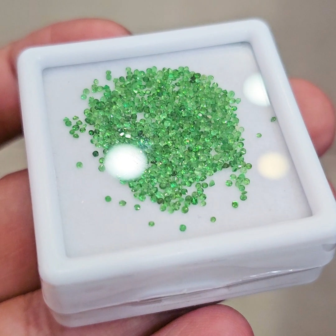 1 Box Of Natural Tsavorite Faceted | Round | Size:0.5mm