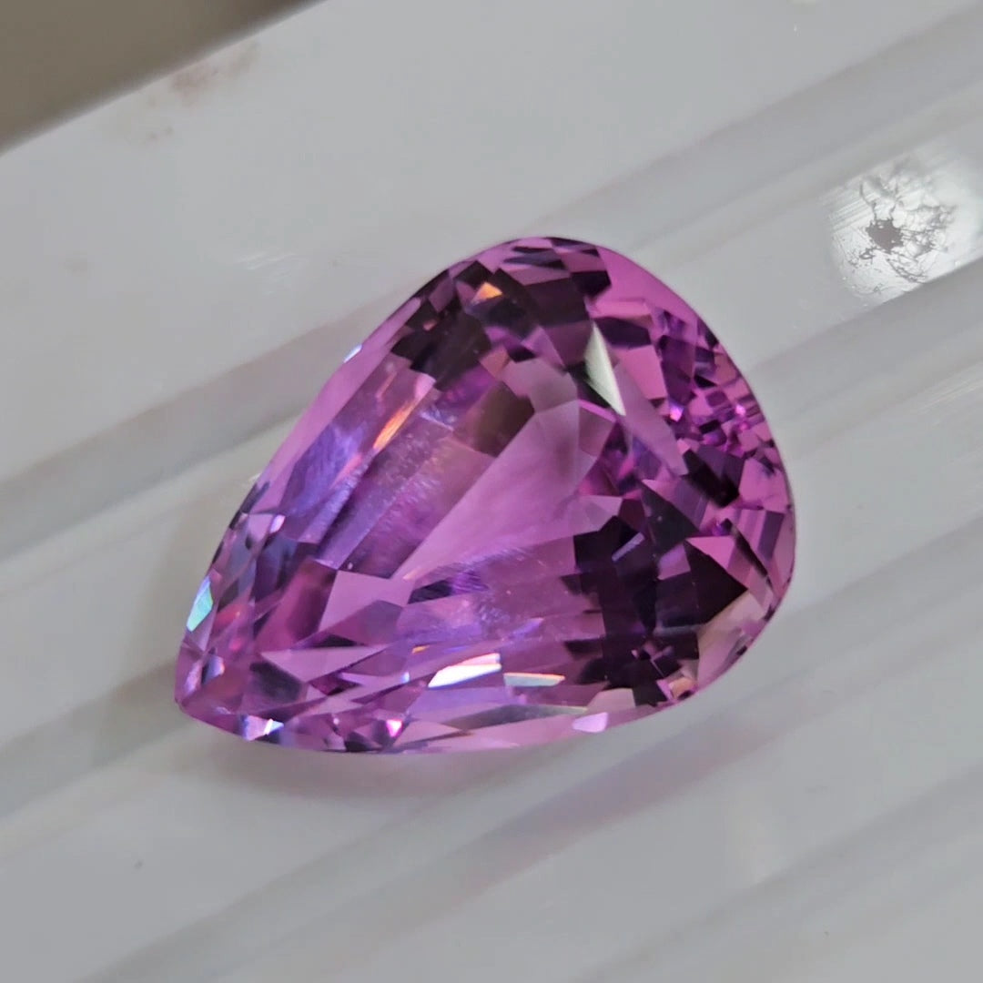 38.8Cts Natural Kunzite Faceted Clean| With Certificate| 25x18mm | Pear |Clean - The LabradoriteKing
