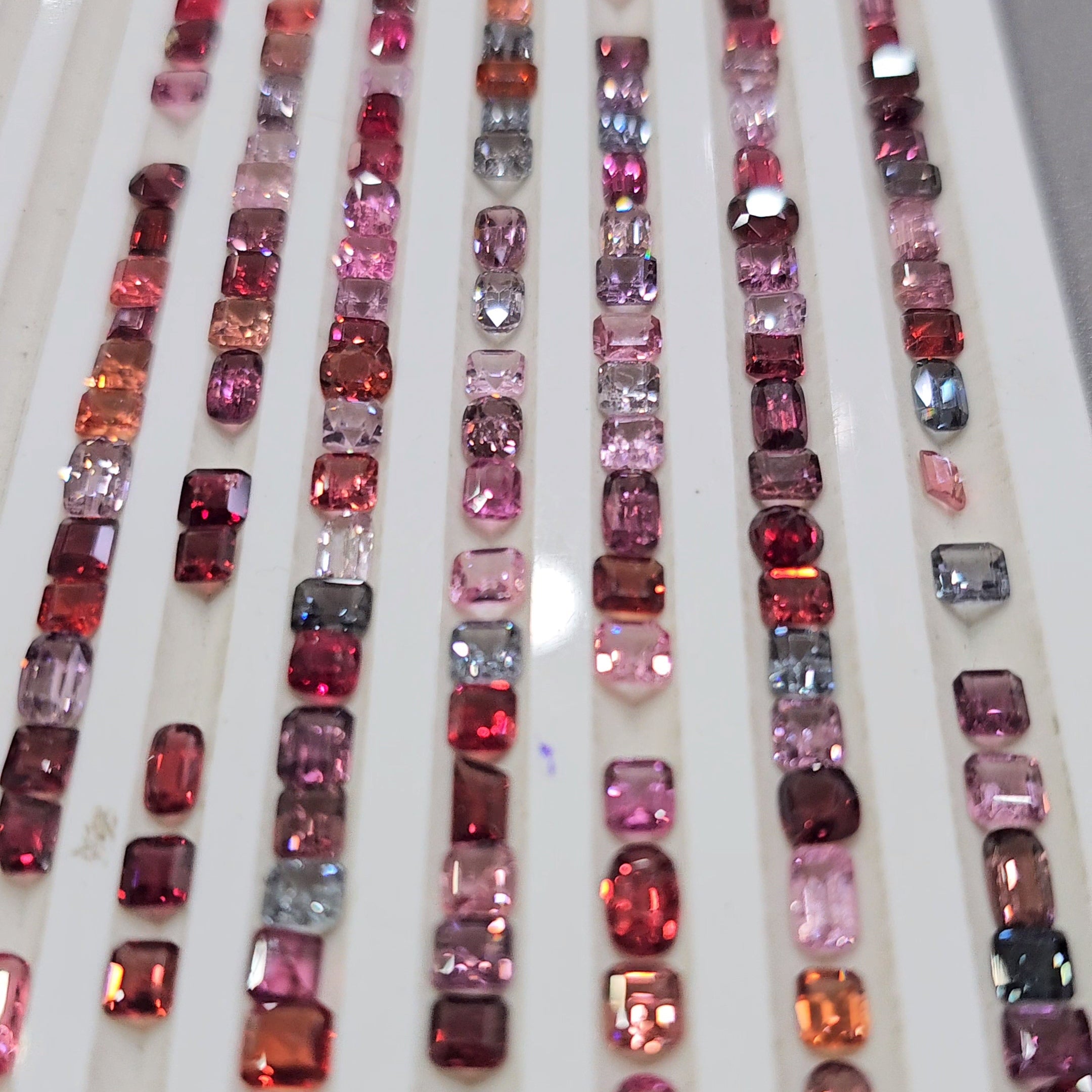 1 Piece of Random pick Natural Spinel 5mm - The LabradoriteKing