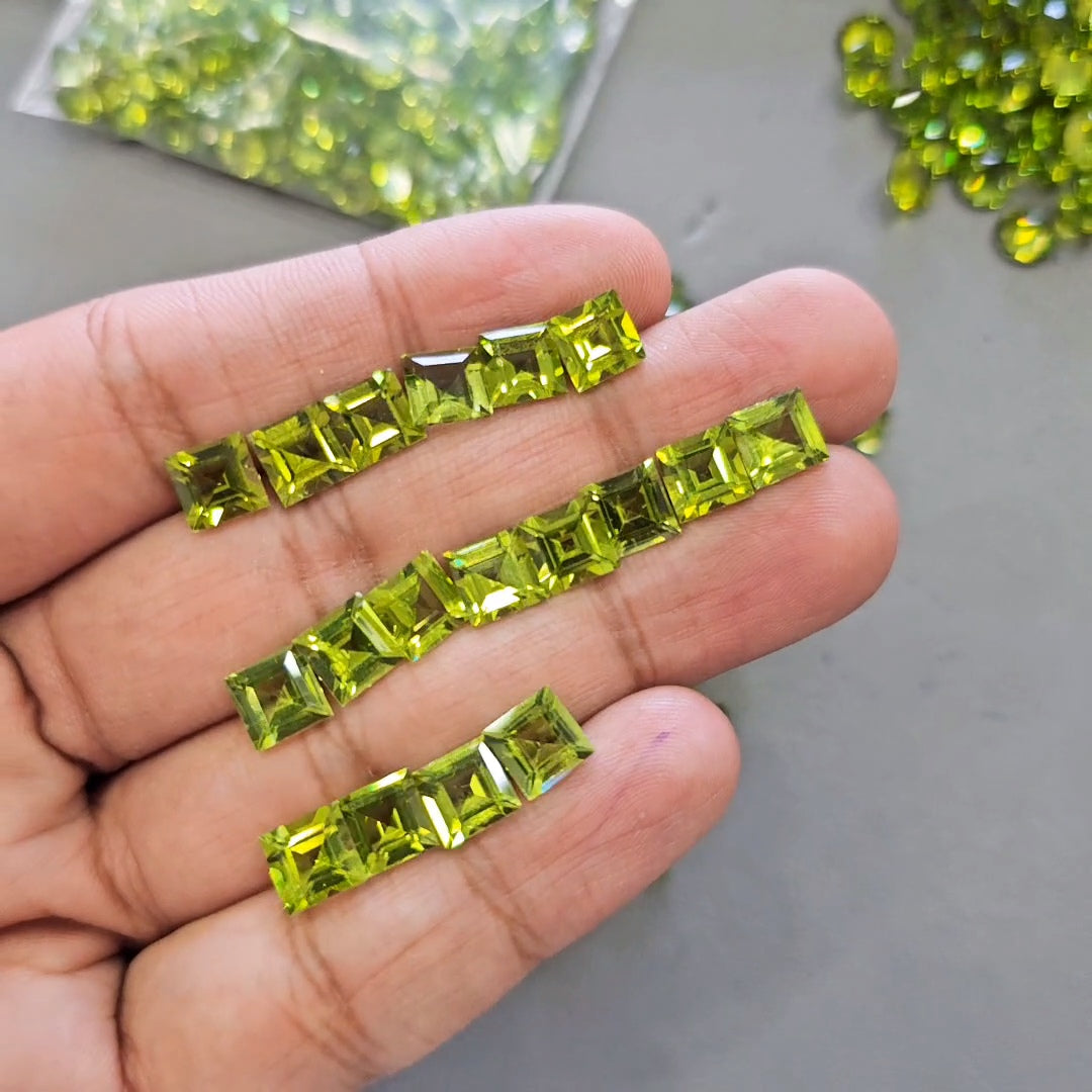 5 Pieces of Sqaure Cut Peridot | 7mm - The LabradoriteKing
