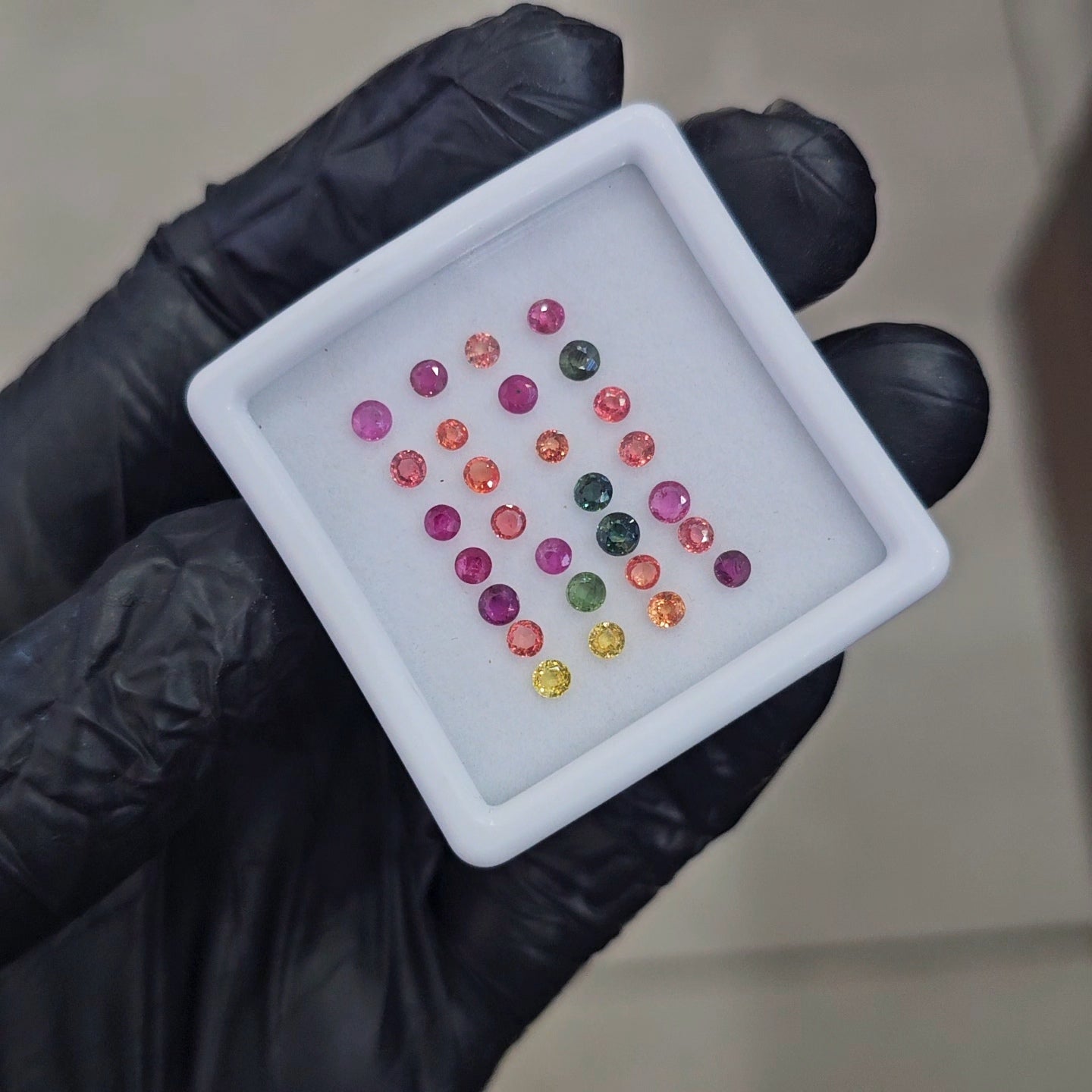 28Pcs of Natural Multi Sapphire Faceted | Round | Size: 2-3mm - The LabradoriteKing