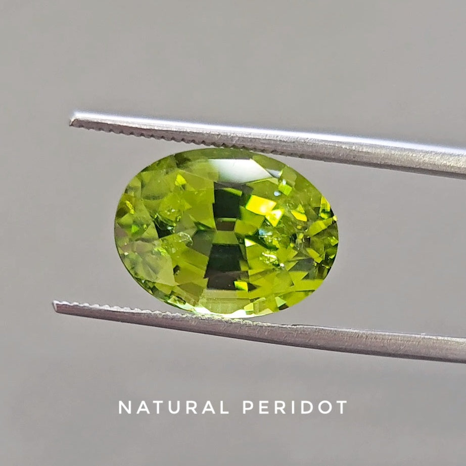 Natural Peridot Oval - The LabradoriteKing