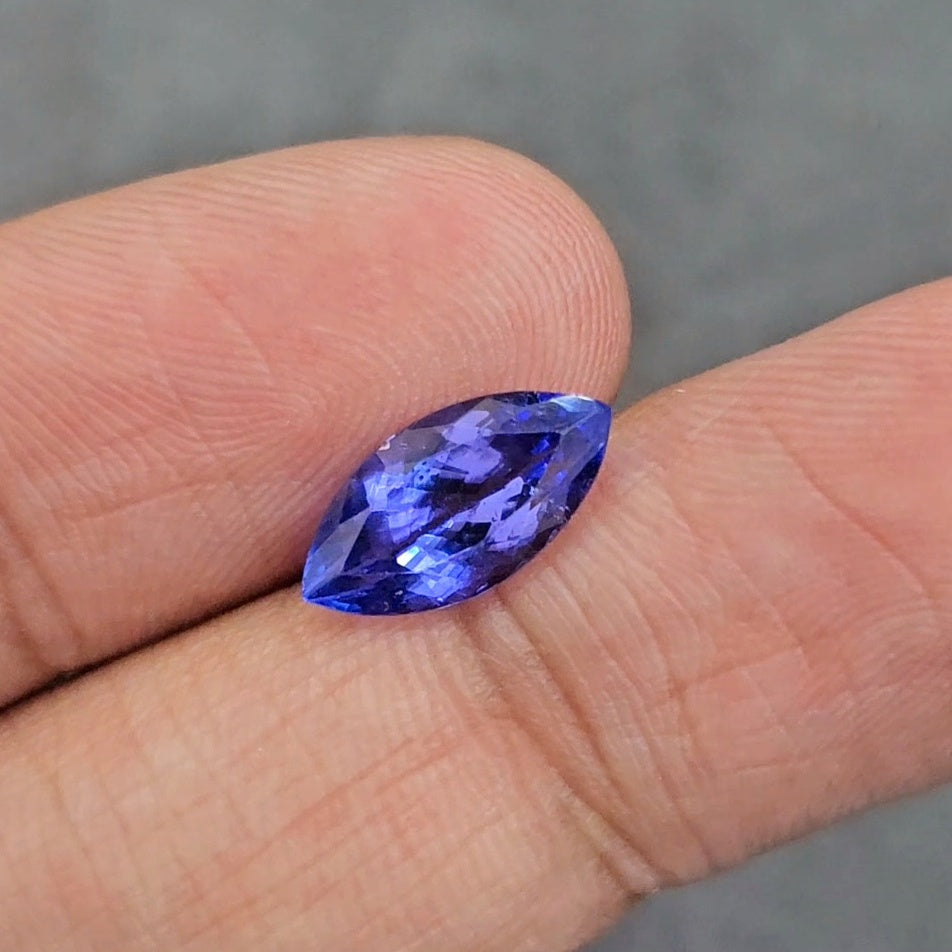 2.9Cts Certified Natural Tanzanite AAA+ Top Quality | Shape: Marquise| Size: 13x6.6mm - The LabradoriteKing