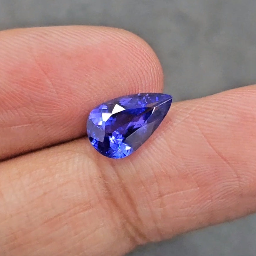2.5Cts Certified Natural Tanzanite AAA+ Top Quality | Shape: Pear| Size: 11.7x7.3mm - The LabradoriteKing